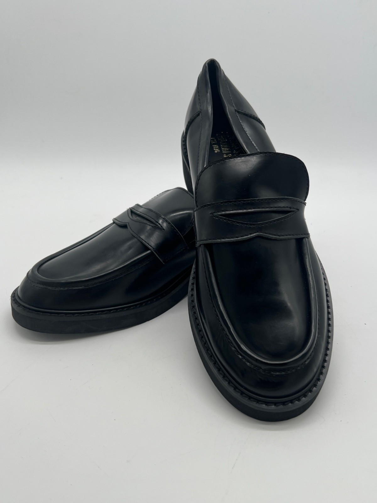 G.H. Bass Mens Size 9 Black Leather Penny Loafers With Cushioned Sole