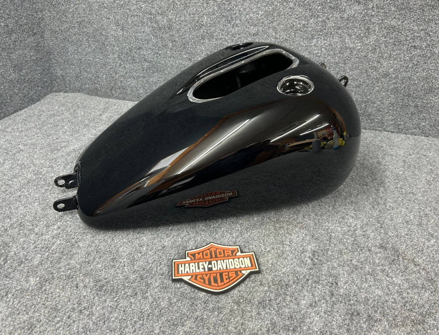 OEM HARLEY-DAVIDSON DYNA GAS TANK OEM HARLEY-DAVIDSON DYNA GAS TANK