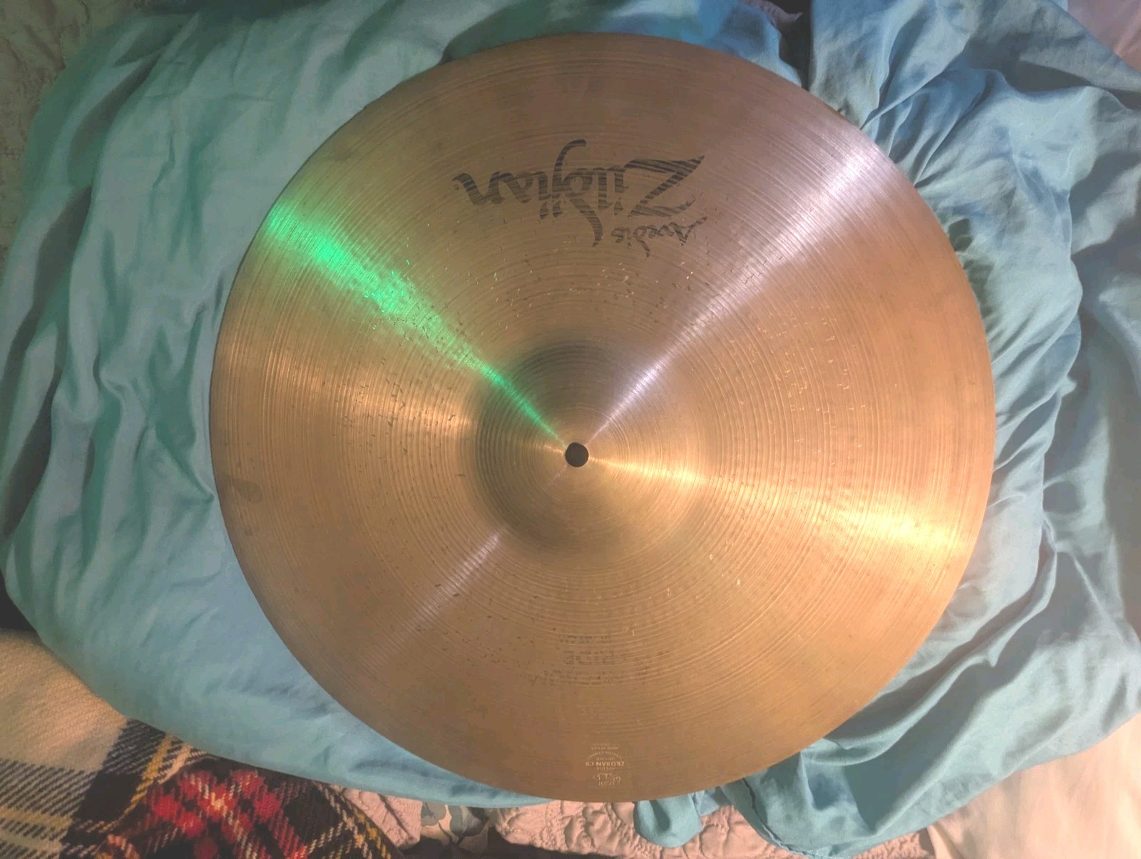 Zildjian A Medium Ride 18 Vintage In Good Shape, Some Hammering Done Zildjian A Medium Ride 18 Vintage In Good Shape, Some Hammering Done