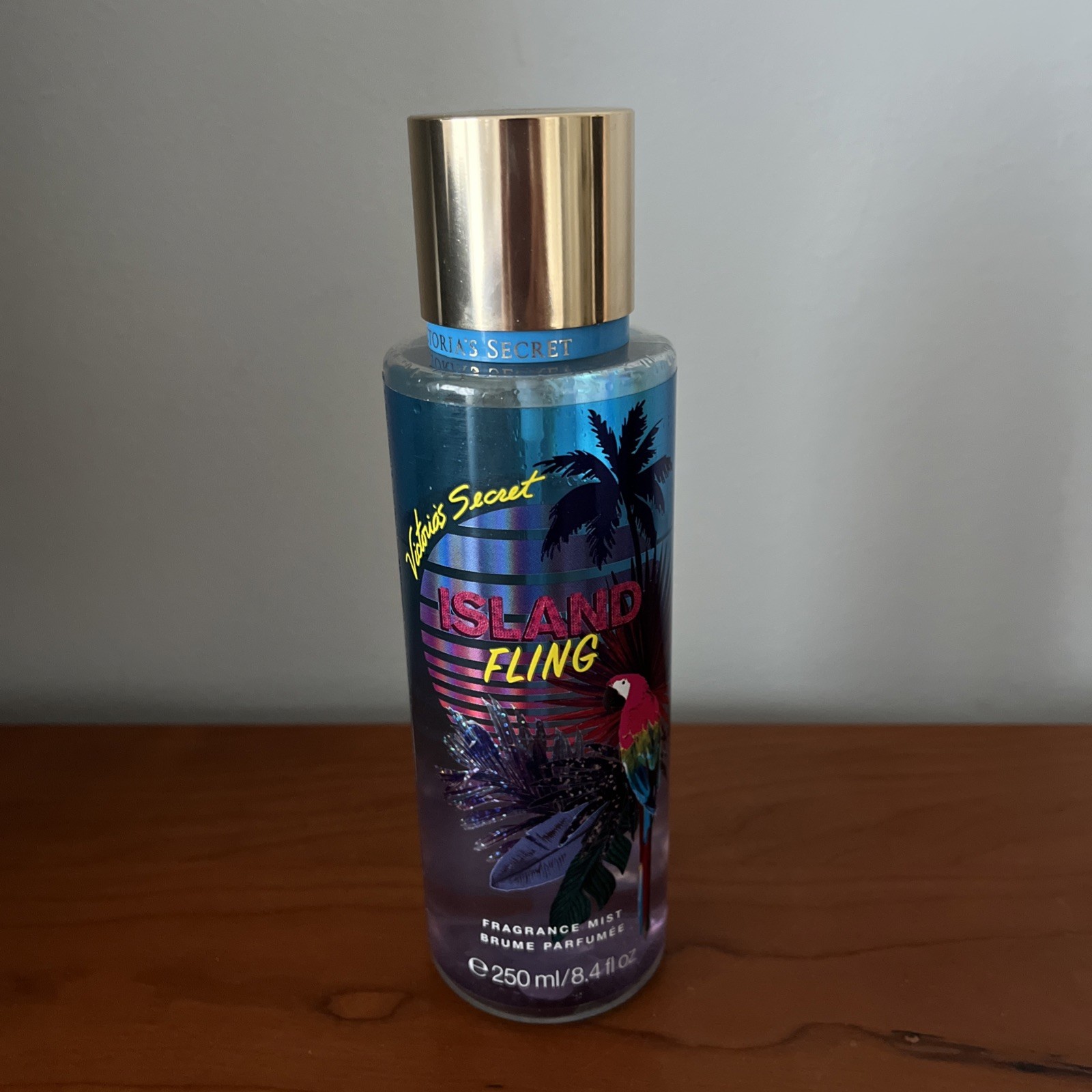 Victoria's Secret Island Fling Fragrance Mist 8.4 oz- 75 % Victoria's Secret Island Fling Fragrance Mist 8.4 oz- 75 %