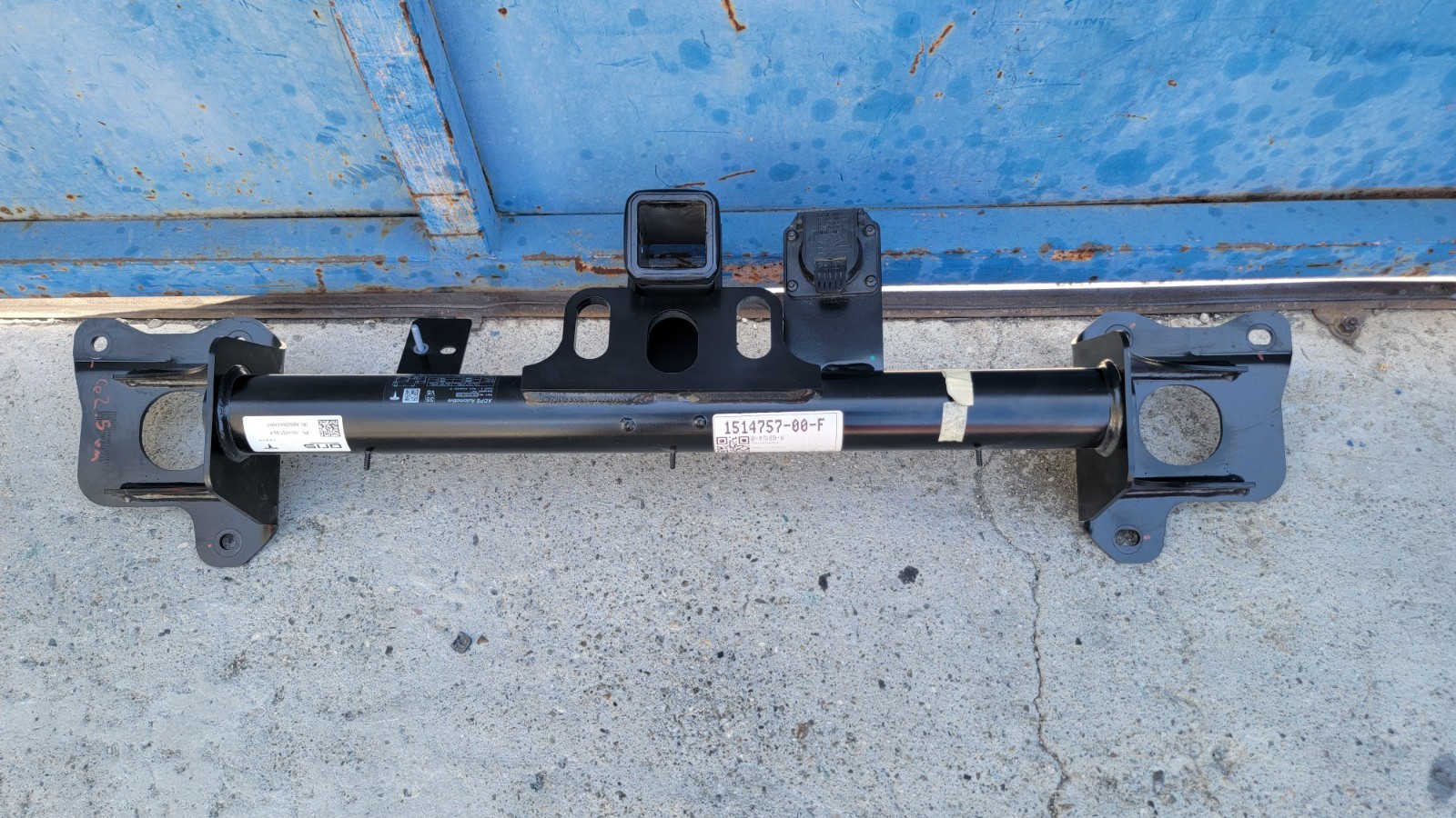 2020-2025 Tesla Model Y Tow Hitch Bar OEM 1514757-00-F 2020-2025 Tesla Model Y Tow Hitch Bar OEM 1514757-00-F