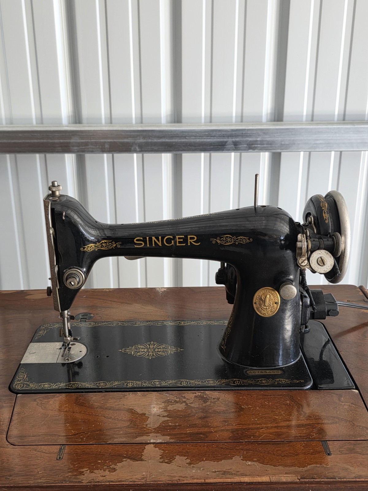 Antique SINGER Sewing Machine Model #AC765455 (1928) Beautiful 