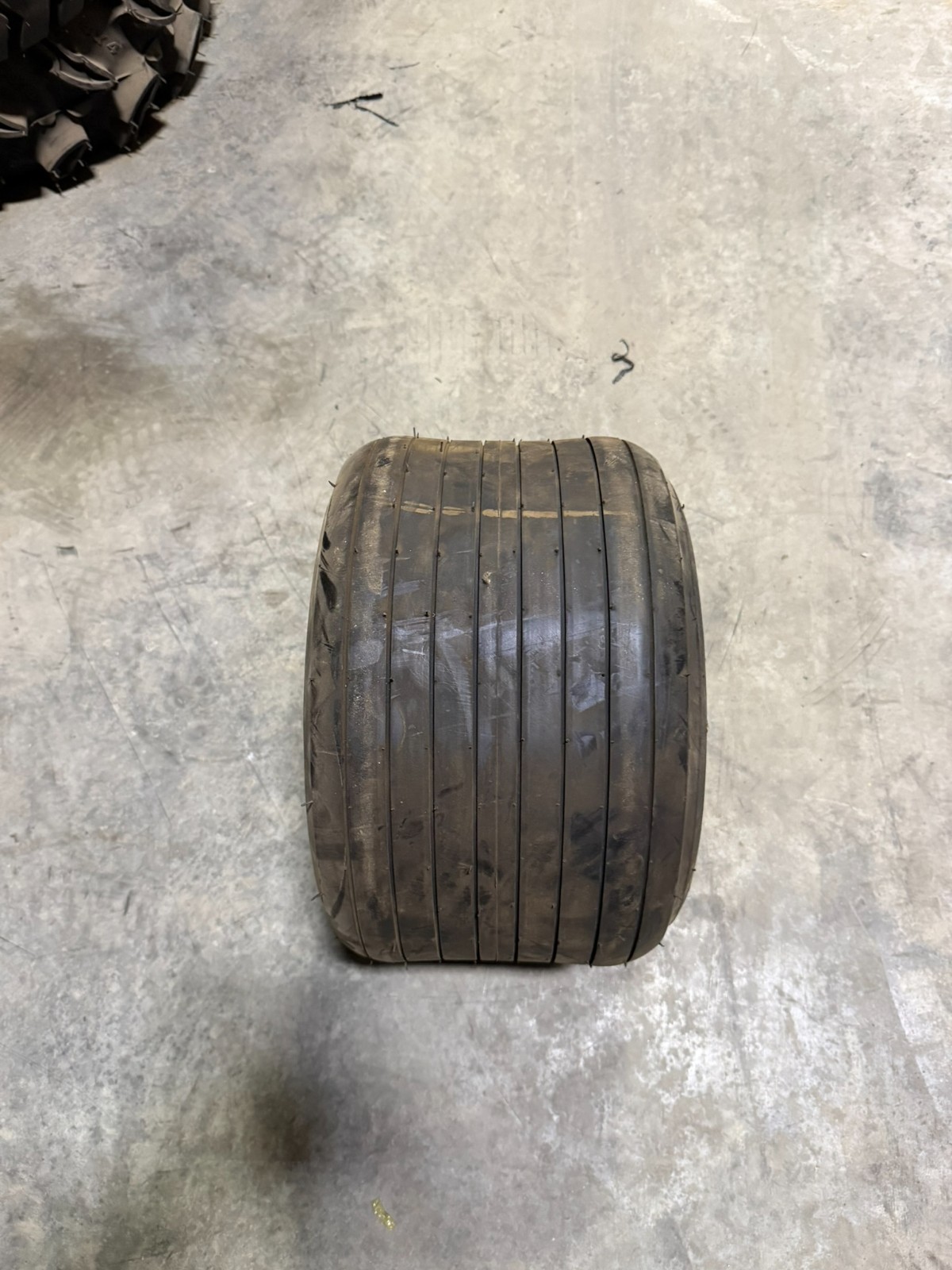 New Tire 18 9.50 8 carlisle 4 ply mower Old Stock