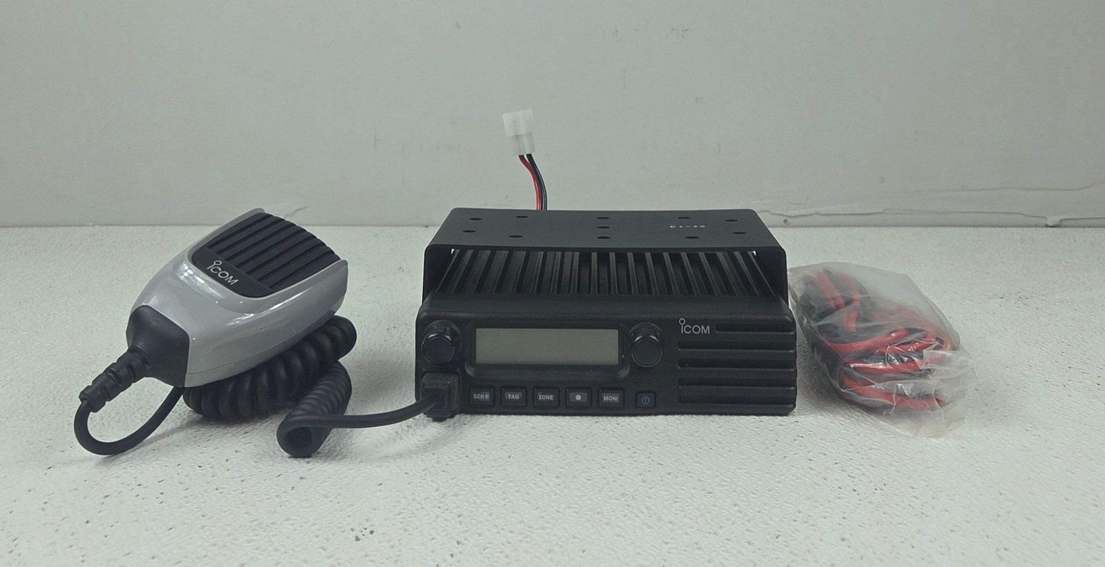 Icom Mobile IC-F2721D 01 UHF 400-470 Mhz 256ch 45W Display