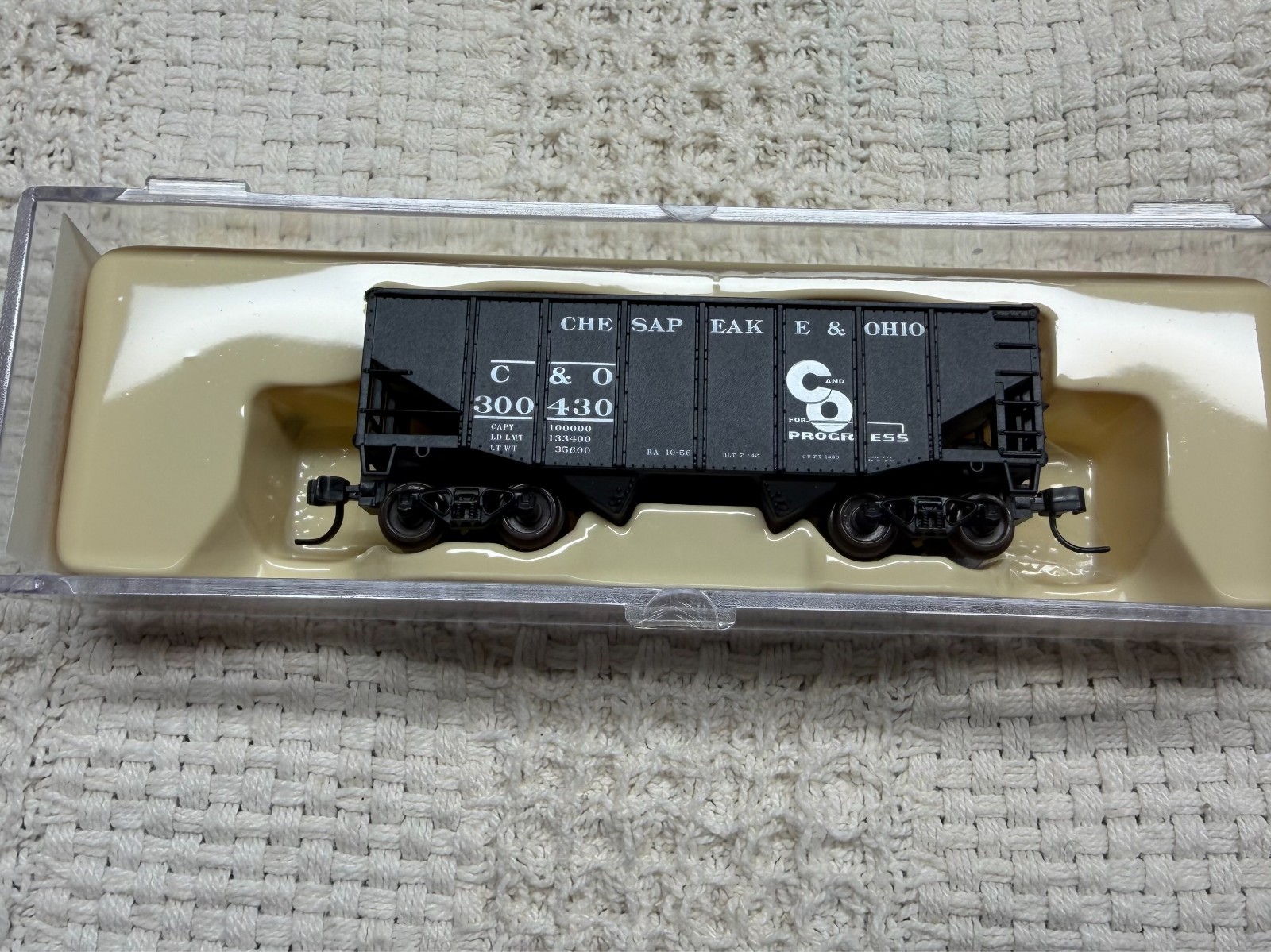 N Scale Atlas 41102-C & O 55 Ton Fishbelly Hopper #300430. NIB, Never Run. N Scale Atlas 41102-C & O 55 Ton Fishbelly Hopper #300430. NIB, Never Run.
