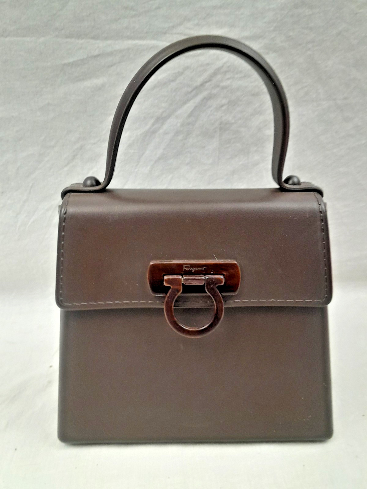 VINTAGE SALVATORE FERRAGAMO GANACHI HANDBAG DARK BROWN CLASP CLOSURE RUBBER