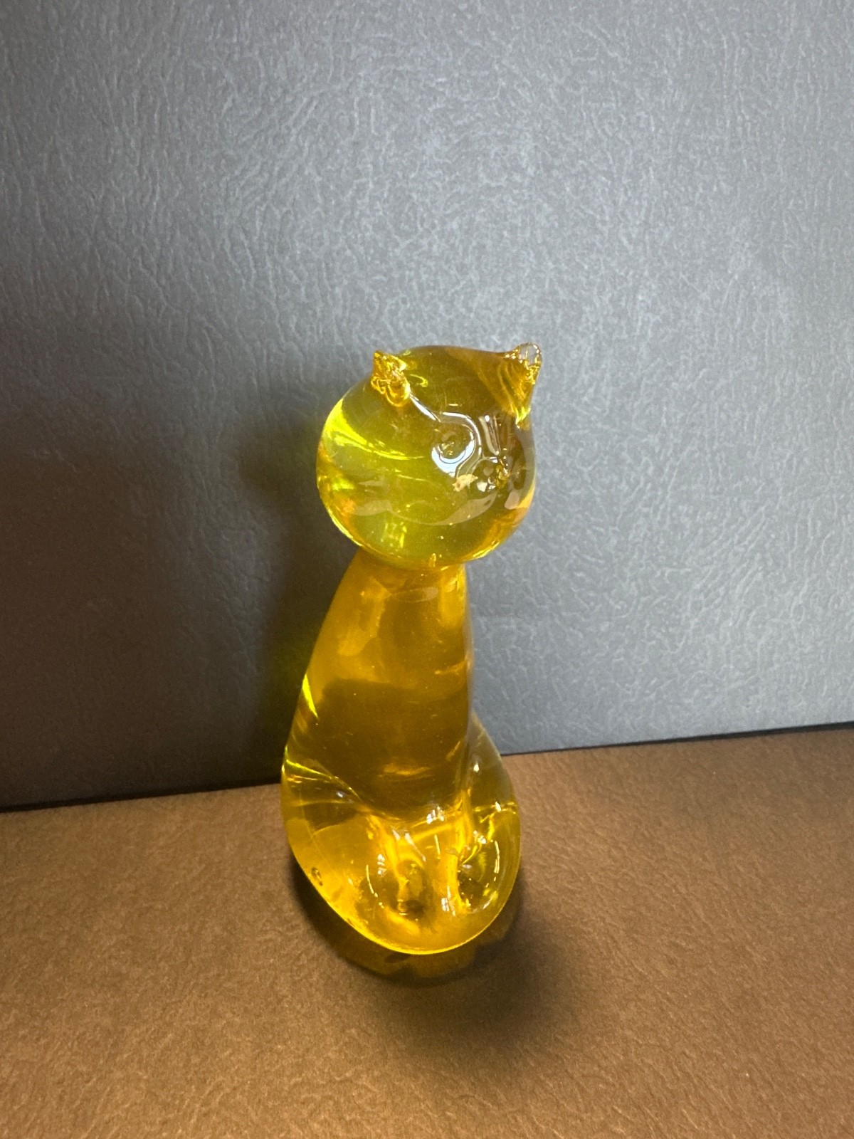 Vintage Viking Epic Yellow Lime Uranium Glass Cat Figurine Vaseline UV Glow