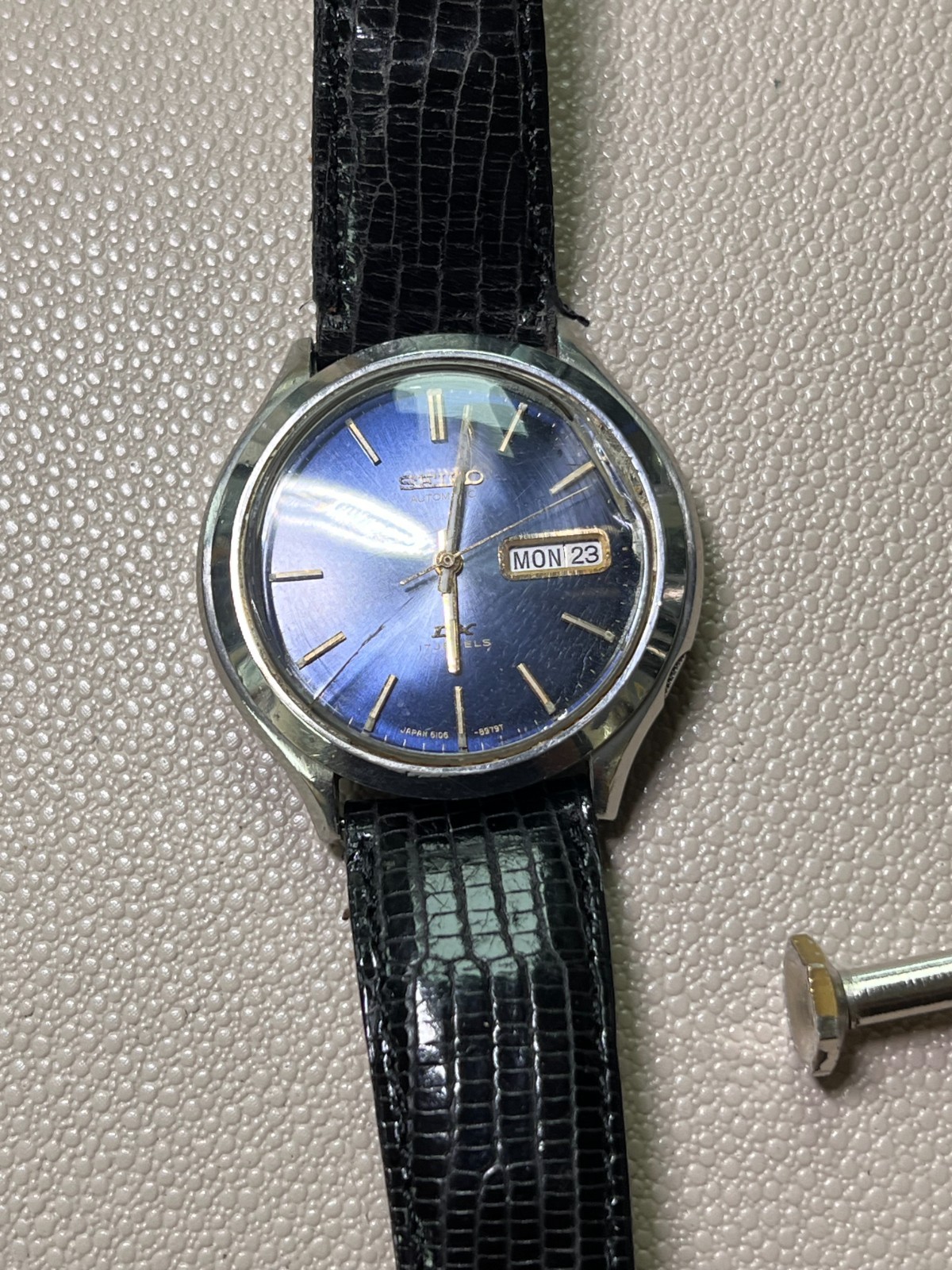 Vintage men\'s Seiko DX automatic blue dial day date 1975-76 AS IS Vintage men\'s Seiko DX automatic blue dial day date 1975-76 AS IS