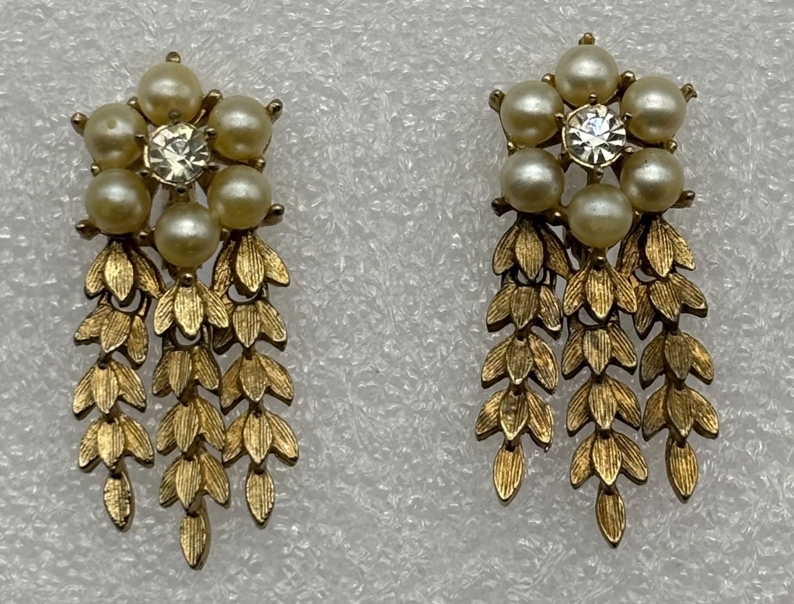 Vintage Sarah Coventry Royal Highness Clip Earrings Faux Pearls Gold Tone 1960s