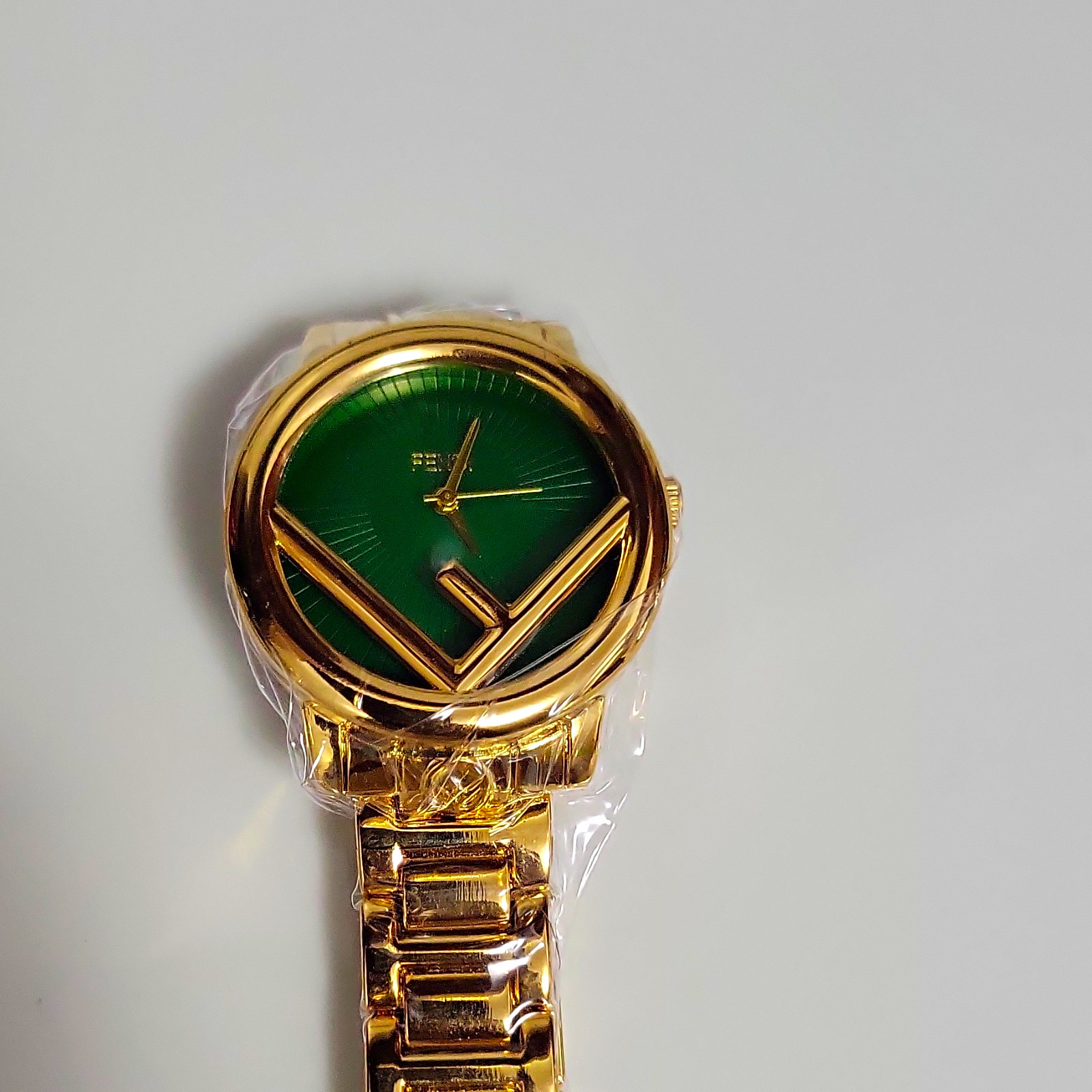 FENDI Women\'s Quartz Analog Green Dial Gold-Tone Metal Bracelet Watch