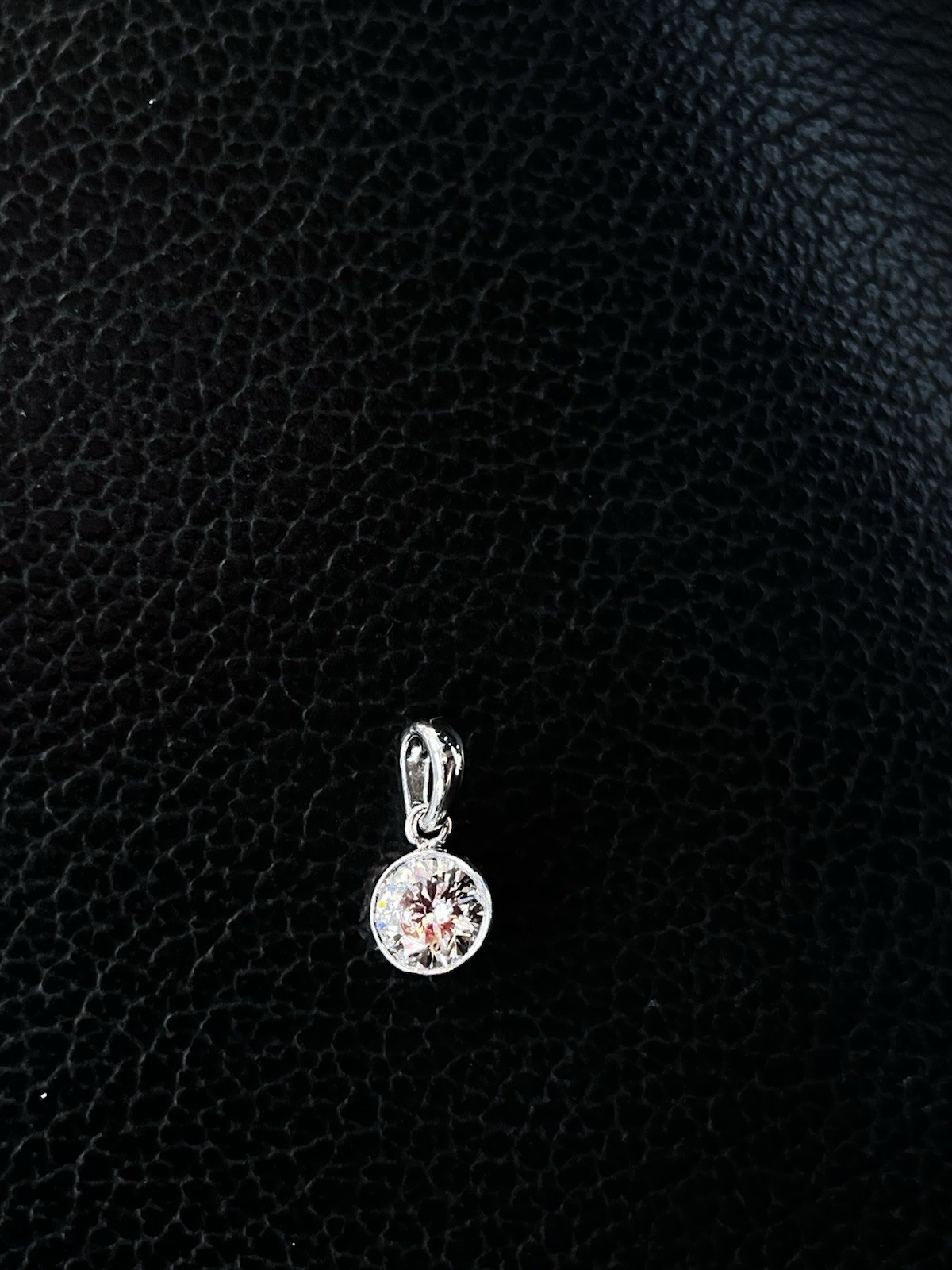 .76 Carat Natural Diamond & Gold Pendant .76 Carat Natural Diamond & Gold Pendant