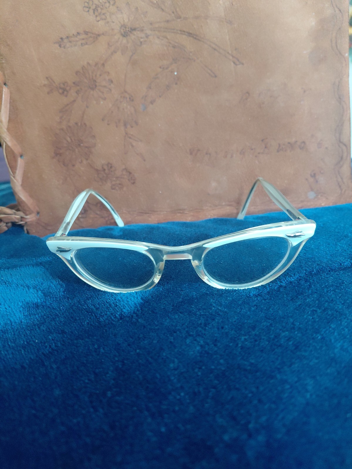 American Optical Vintage White Clear Cat Eye Eyeglasses Frames USA American Optical Vintage White Clear Cat Eye Eyeglasses Frames USA