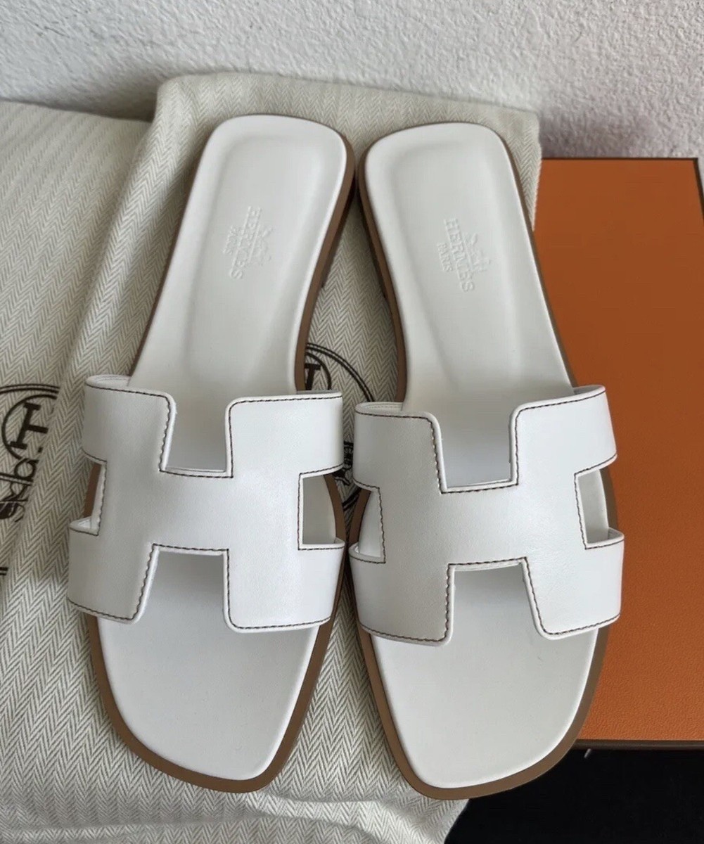 Hermès Women’s White Oran Slide Sandals Slip-On EU 38 US 7 💎 Hermès Women’s White Oran Slide Sandals Slip-On EU 38 US 7 💎