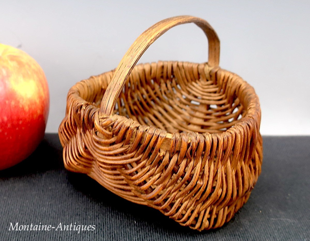 Miniature Splint/Wicker Two Egg Buttocks Basket circa 1900