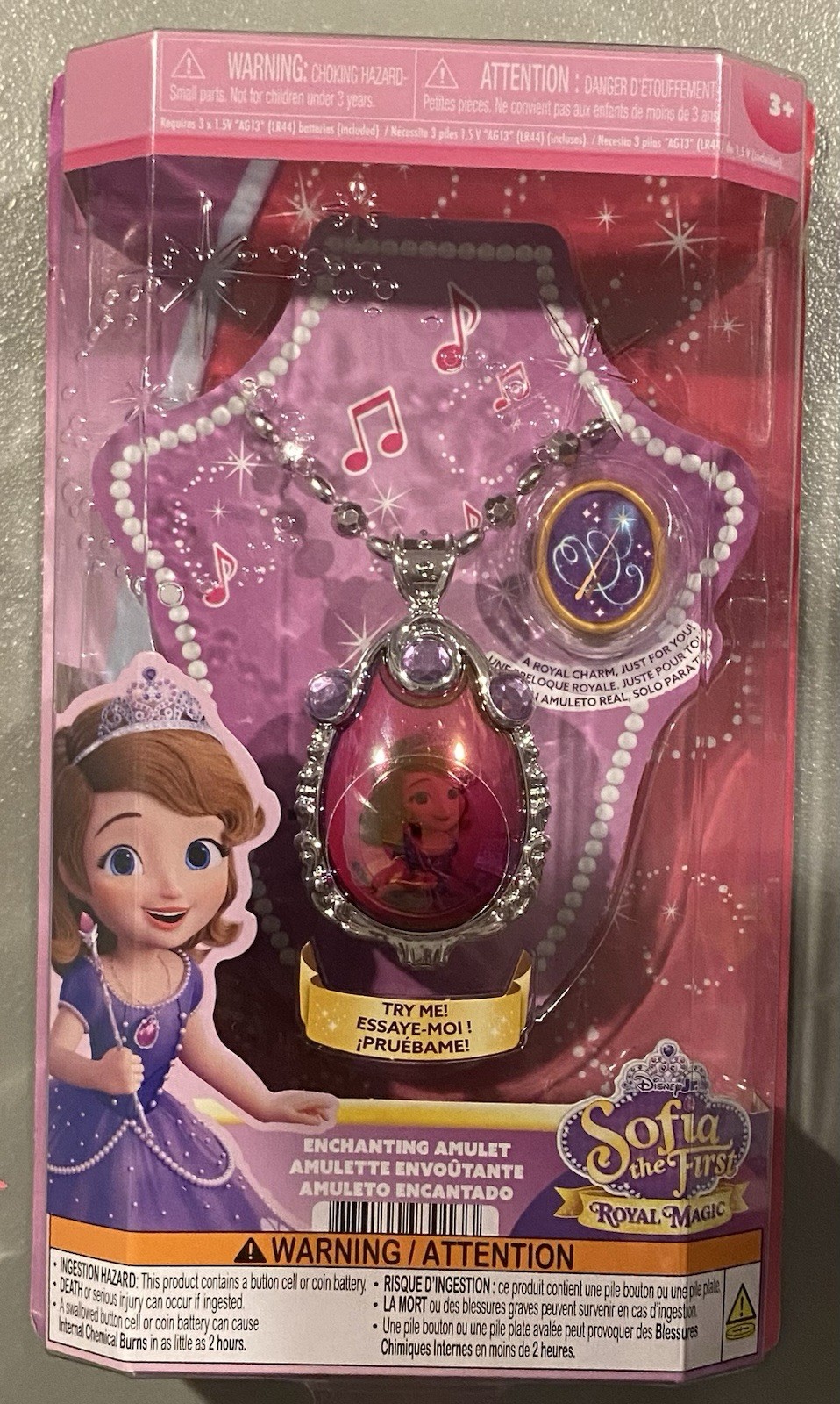 New Disney Store Sofia The First Amulet Light Up Musical Enchanting Necklace New Disney Store Sofia The First Amulet Light Up Musical Enchanting Necklace