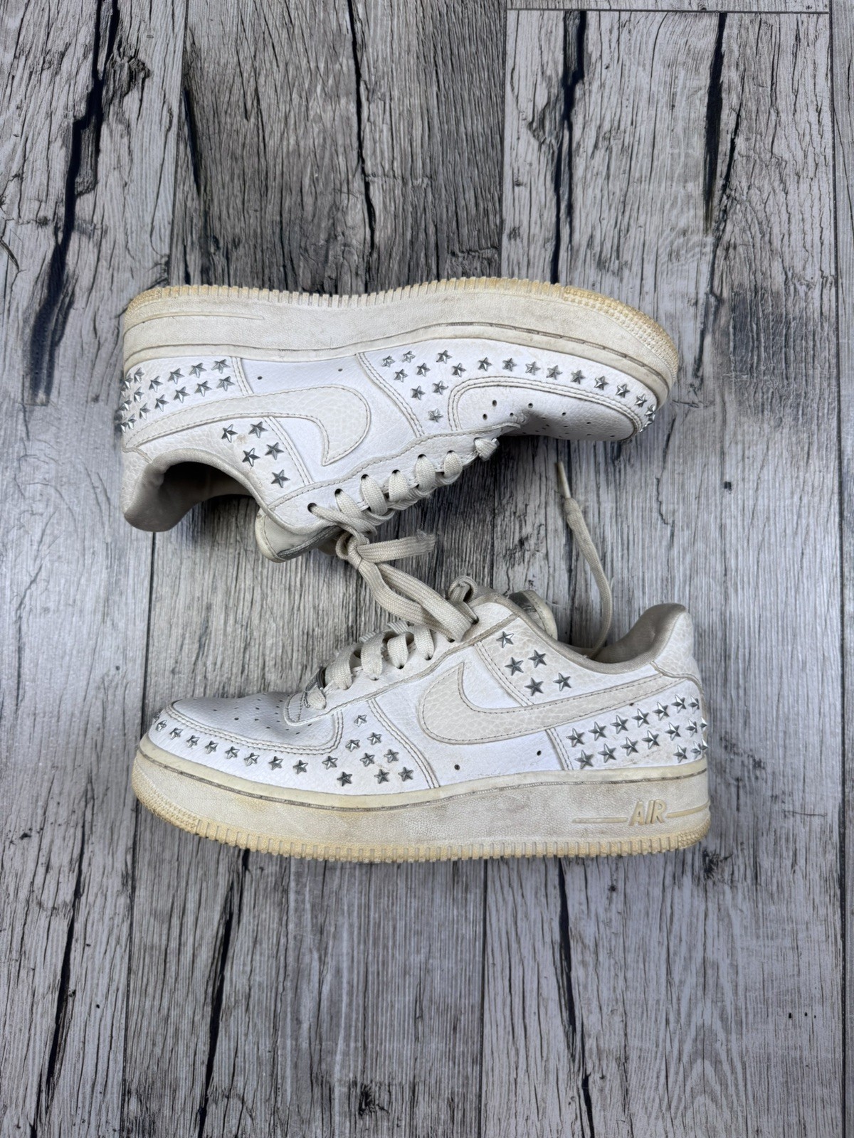 WMNS NIKE AIR FORCE 1 07 XX WHITE STUDDED WOMENS SIZE 6 MENS 5.5 AR0639-100