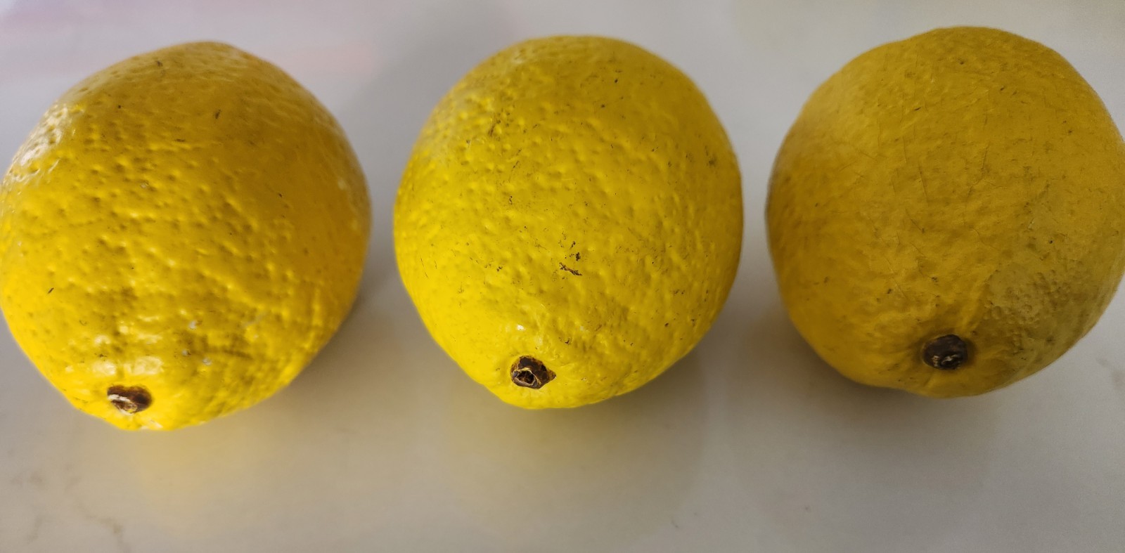 VINTAGE ITALIAN MARBLE/ALABASTER STONE LEMONS. RARE FIND SEE PHOTOS LOT OF 3 VINTAGE ITALIAN MARBLE/ALABASTER STONE LEMONS. RARE FIND SEE PHOTOS LOT OF 3