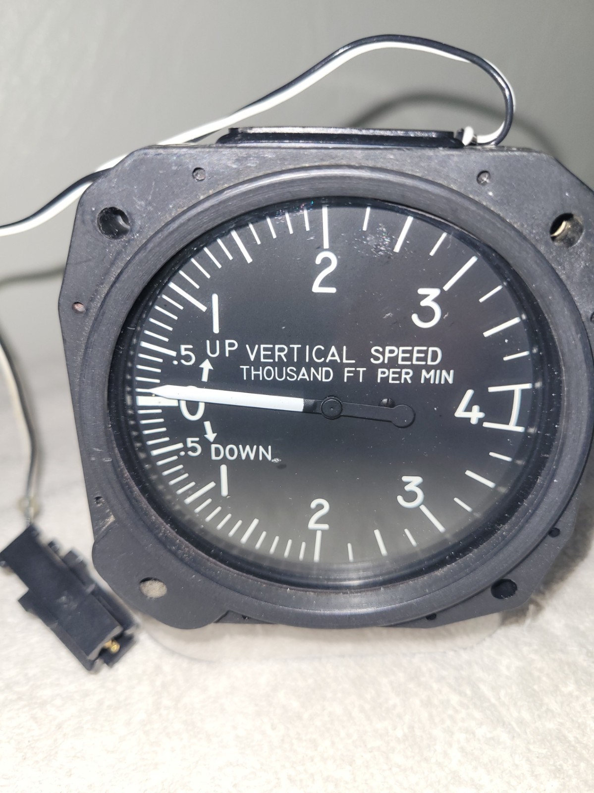 United Instruments Vertical Speed Indicator P/N 7040 United Instruments Vertical Speed Indicator P/N 7040
