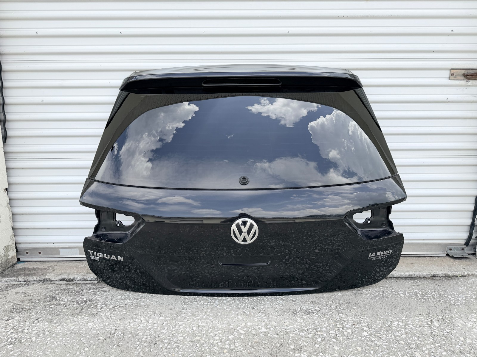 2018-2024 Volkswagen Tiguan Rear Tailgate Shell Panel w/ Glass OE *LOCAL PICKUP*