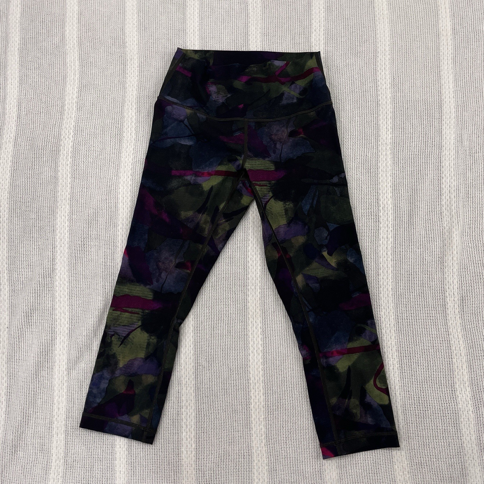 Lululemon athletica Women’s High Rise Ankle Abstract Yoga Leggings Size 6