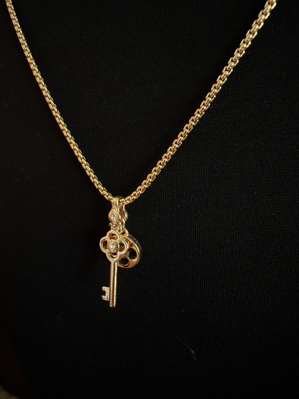 Henri Bendel Necklace lengths: 22\