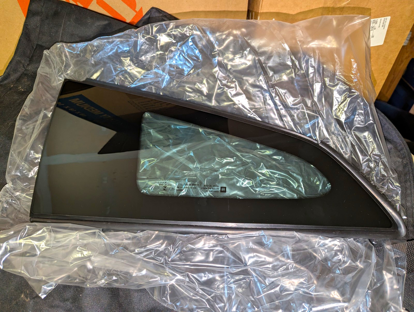 (8425099) Passenger Side Quarter Window BRAND NEW 2014-2019 CORVETTE (8425099) Passenger Side Quarter Window BRAND NEW 2014-2019 CORVETTE