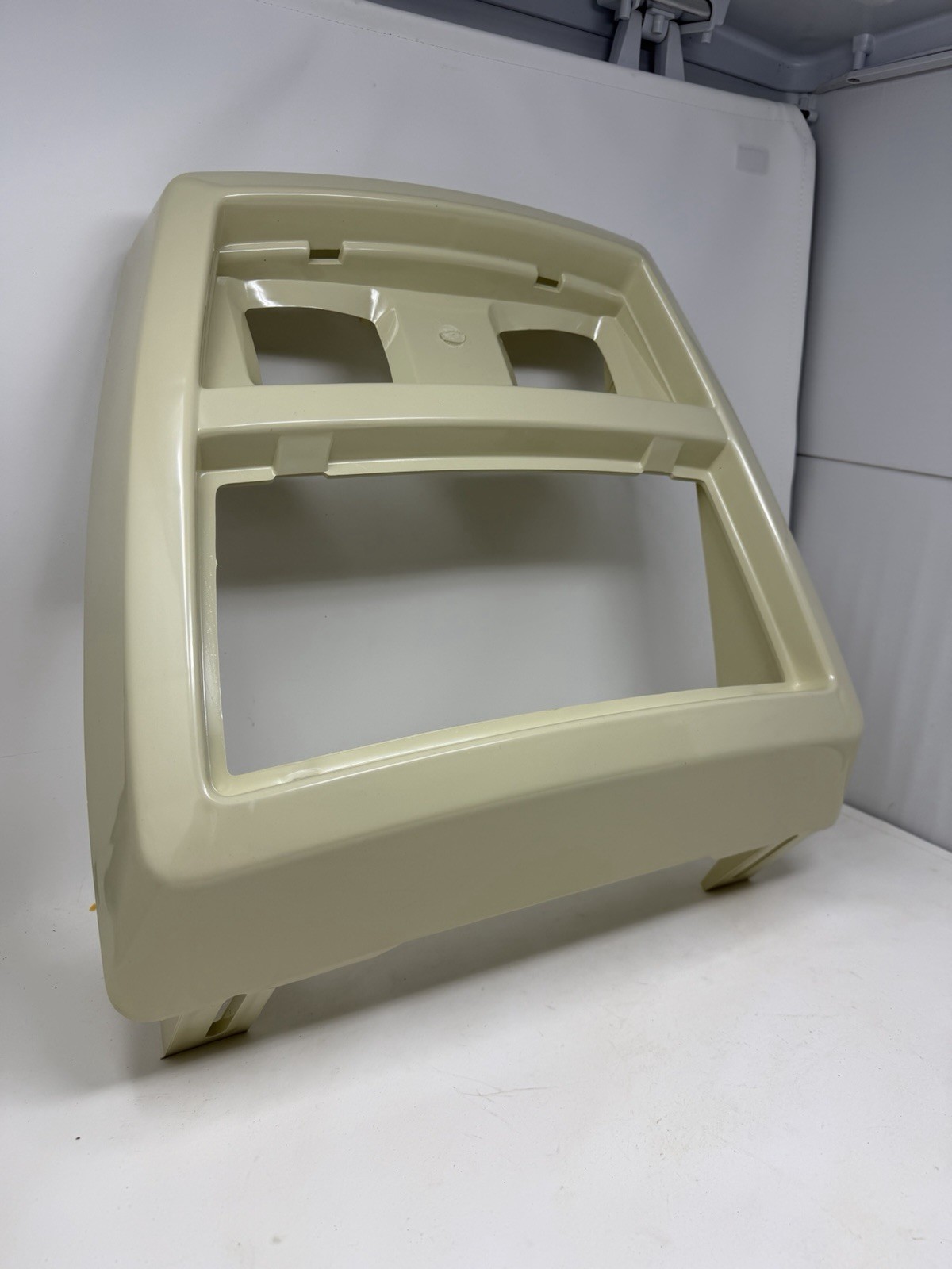 Cub Cadet Grille Housing NOS Cyclops 1782 1882 2082 2182 2284 1864 1863 1862