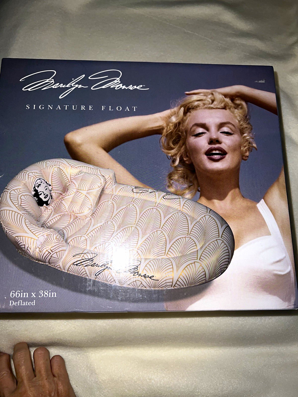 Marilyn Monroe Signature Beige/Gold Inner Tube Pool Float 66in x 38in Vintage