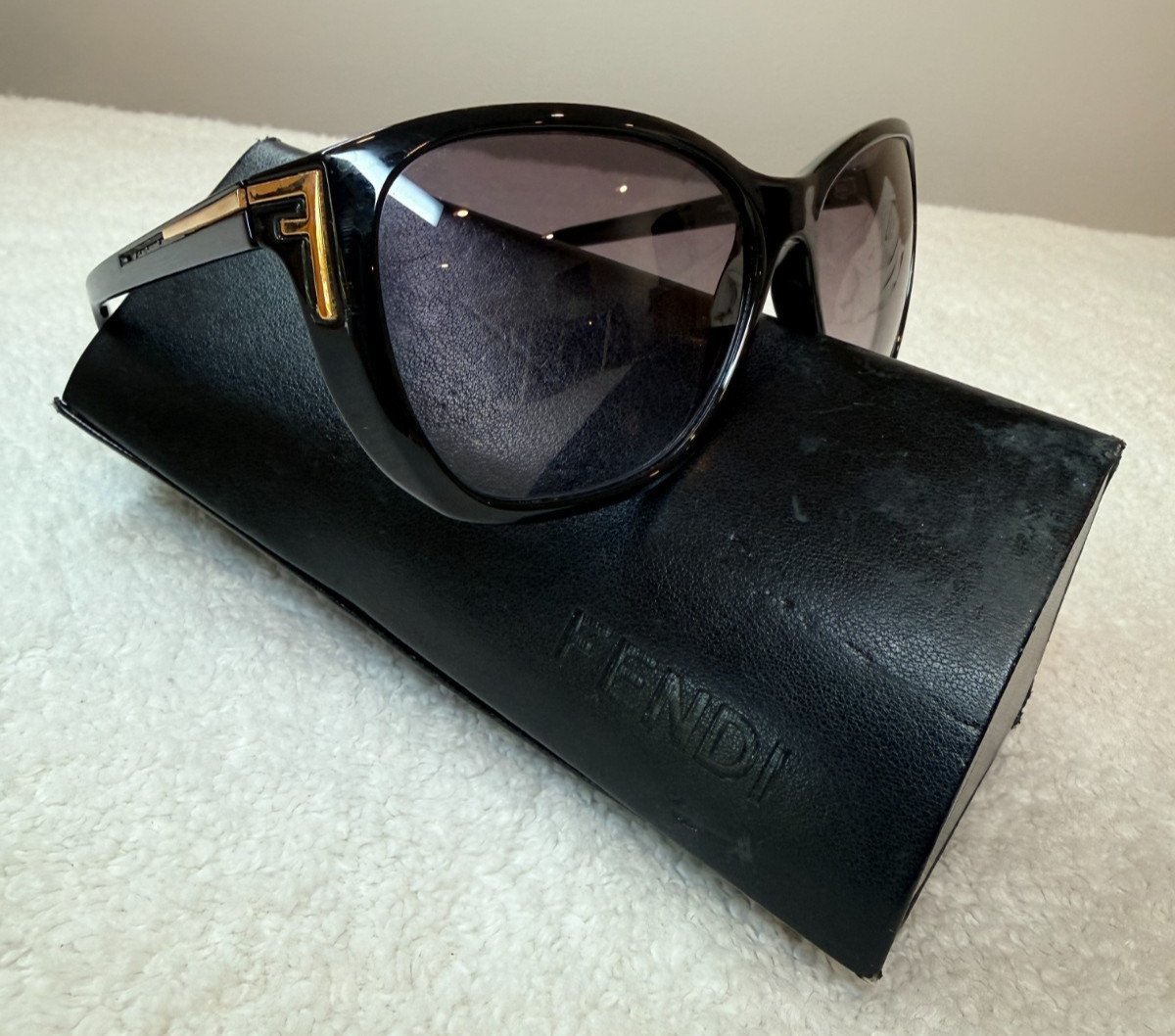 Fendi FS5219 001 Black Gold Oversized Sunglasses Gray Gradient Lens w/ Case