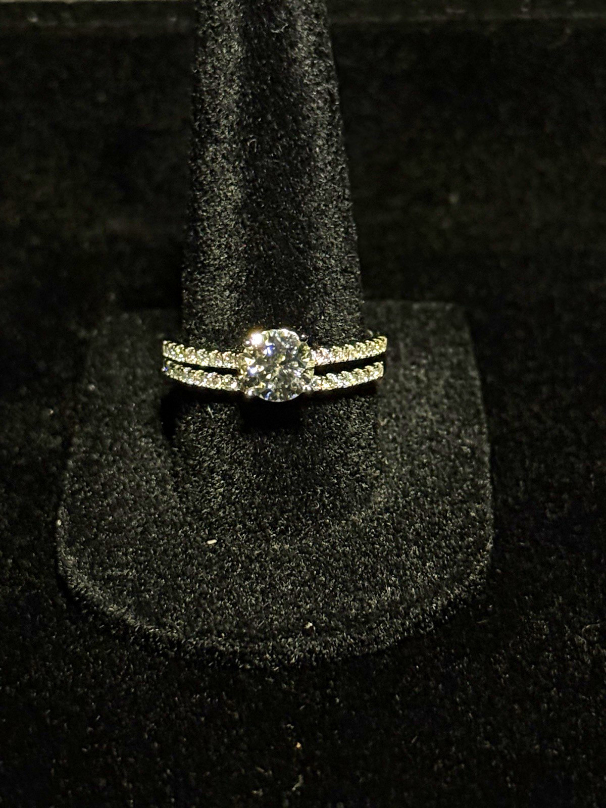 Solid 925 Silver 6MM Diamond Round Prong Engagement/Wedding Ring Set 2pc Size 8 Solid 925 Silver 6MM Diamond Round Prong Engagement/Wedding Ring Set 2pc Size 8