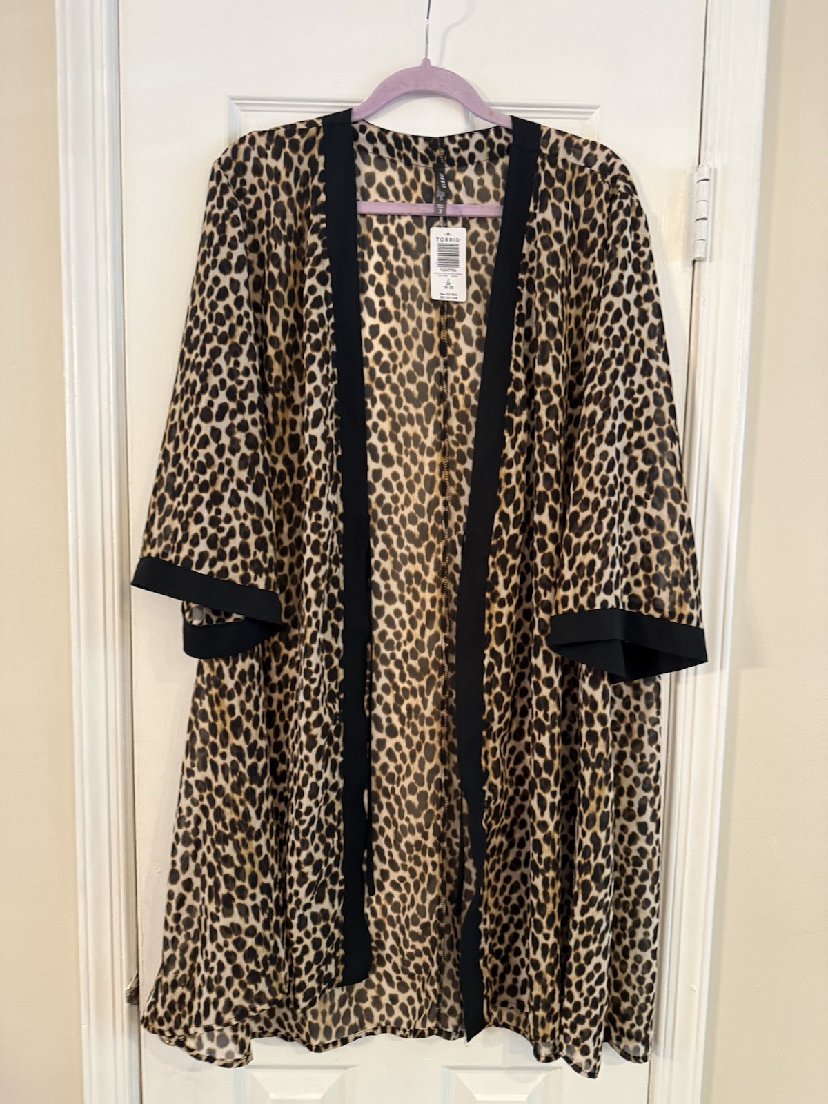 Torrid Women’s Size 2X Leopard Print With Black Trim Kimono NWT