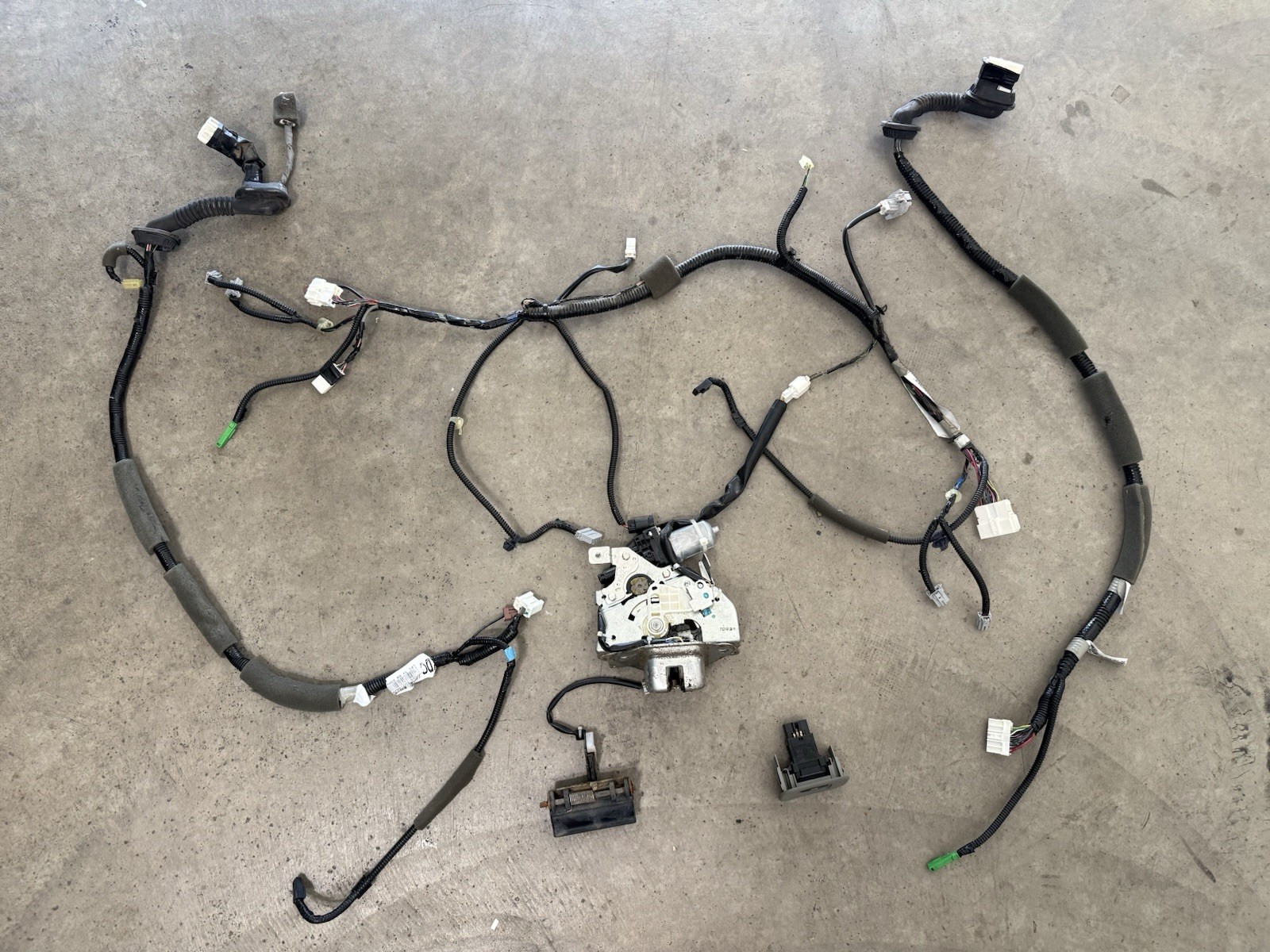 2005-2010 Honda Odyssey Power Lift gate Wiring Harness Complete w Latch actuator 2005-2010 Honda Odyssey Power Lift gate Wiring Harness Complete w Latch actuator