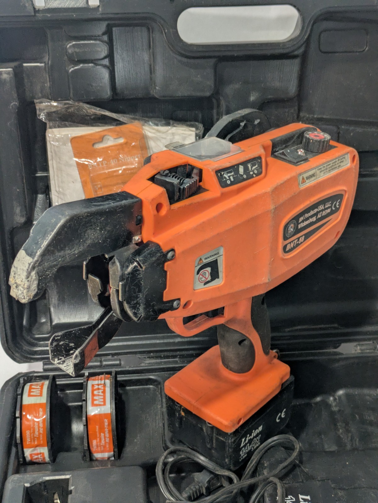 BN Products BNT-58 Automatic Rebar Tying Machine Kit W/ Case 2 Batteries Charger