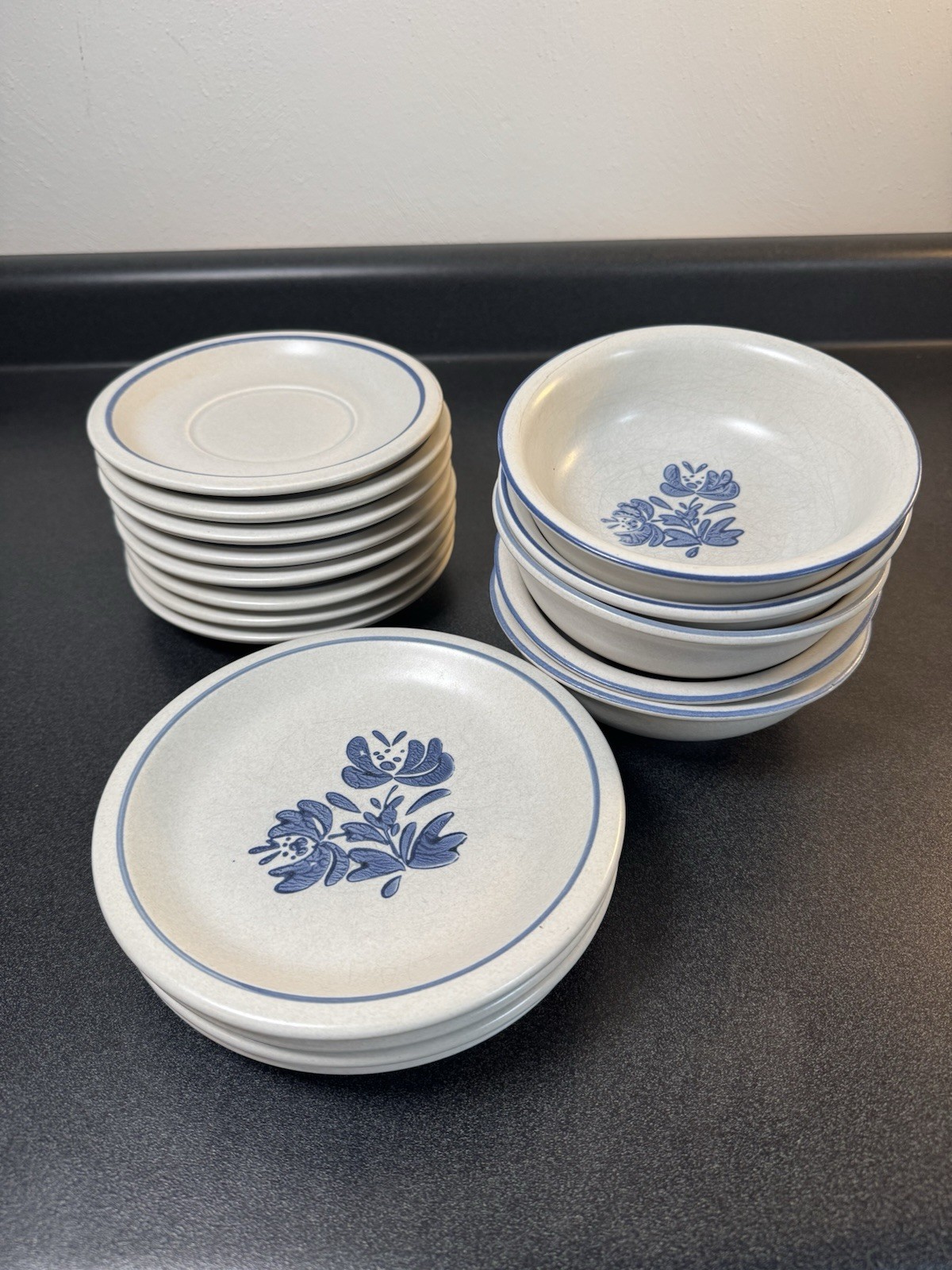 Vintage Pfaltzgraff Yorktowne Stoneware Lot - 17 Pieces (Saucers, Plates, Bowls)