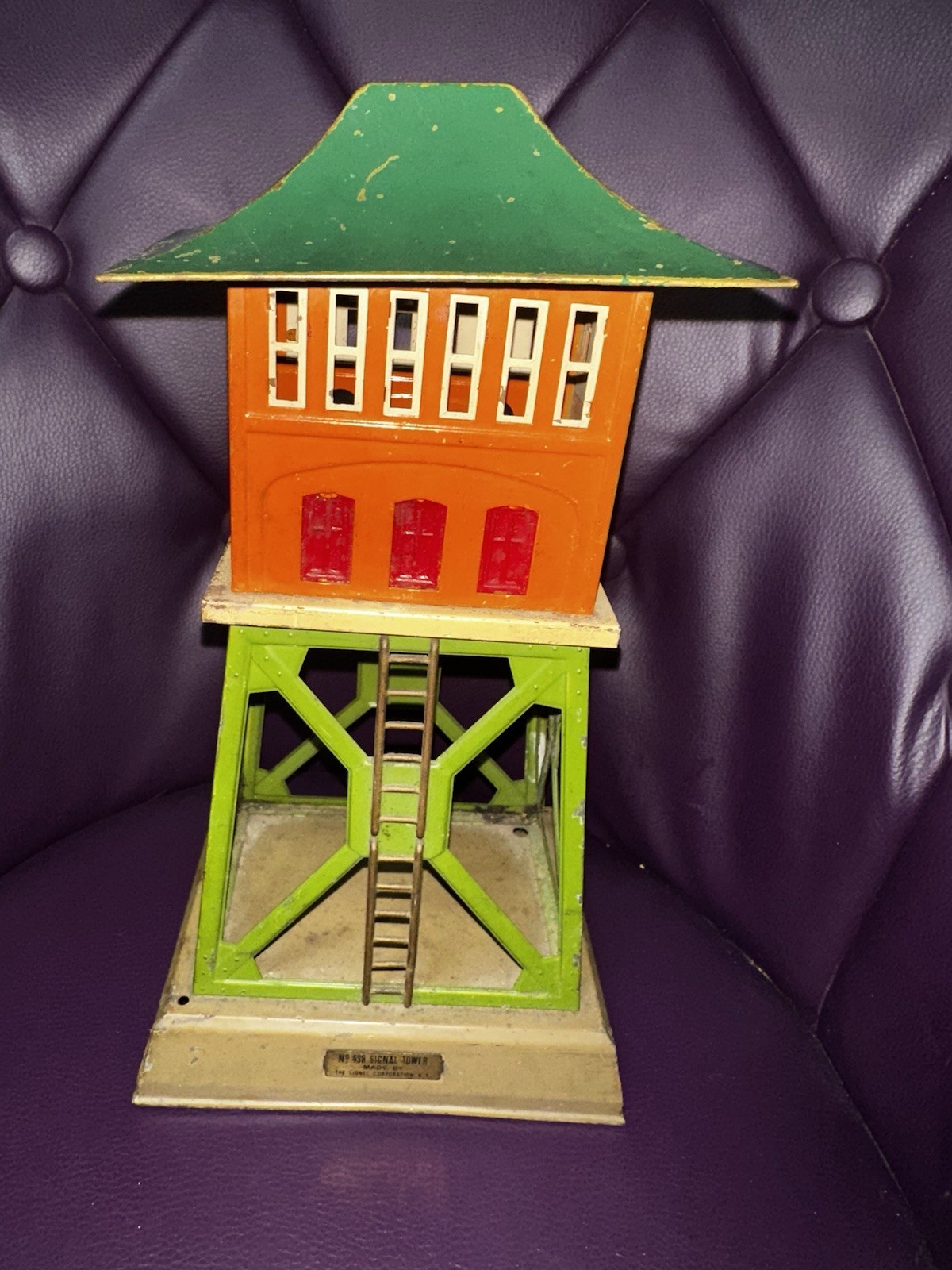 VINTAGE Tin Prewar Lionel Trains No. 438 Switch Signal Tower Station #1