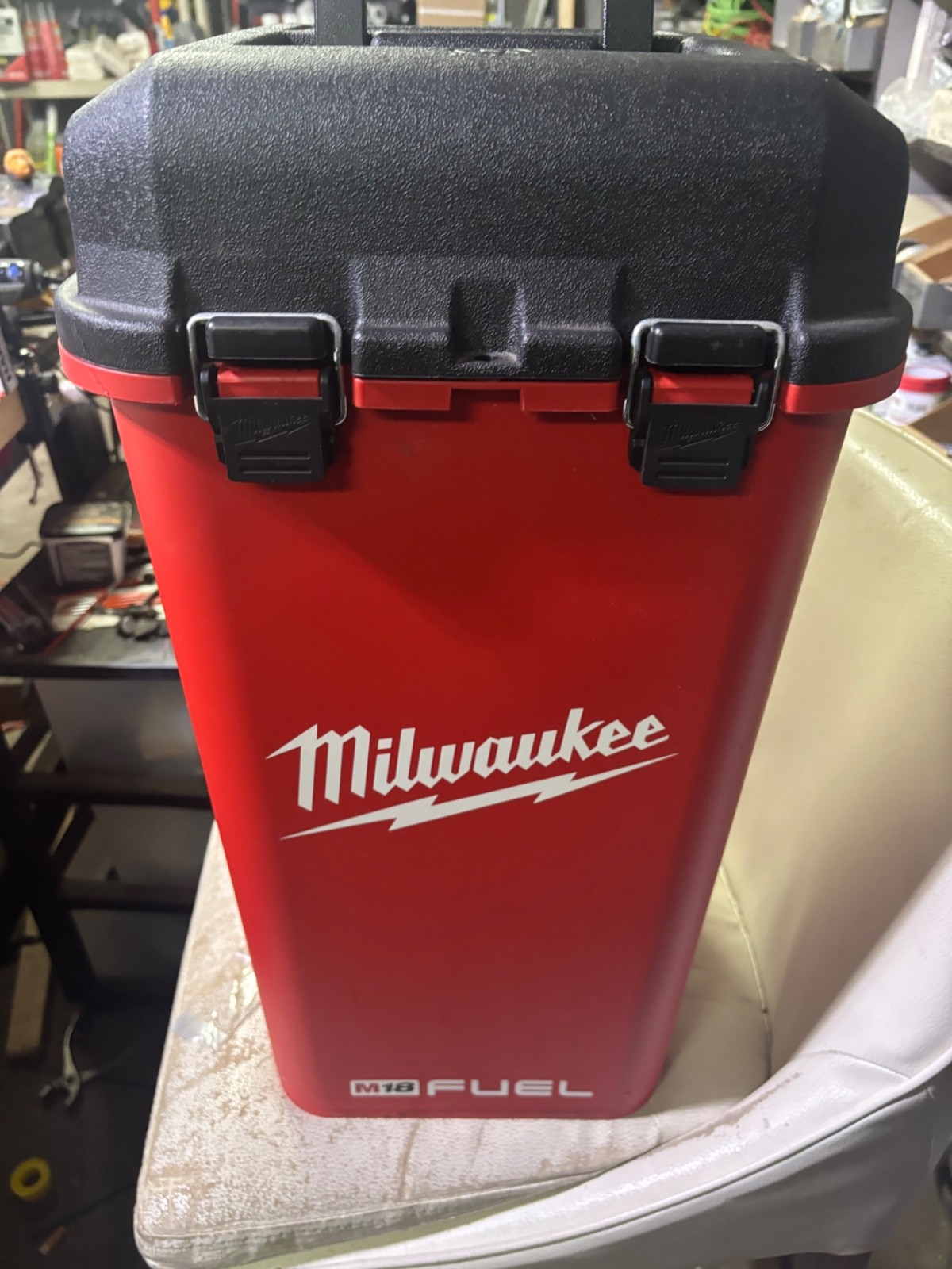 Milwaukee 2772A-21 M18 FUEL Drain Snake with Cable Drive Locking Feed System Milwaukee 2772A-21 M18 FUEL Drain Snake with Cable Drive Locking Feed System