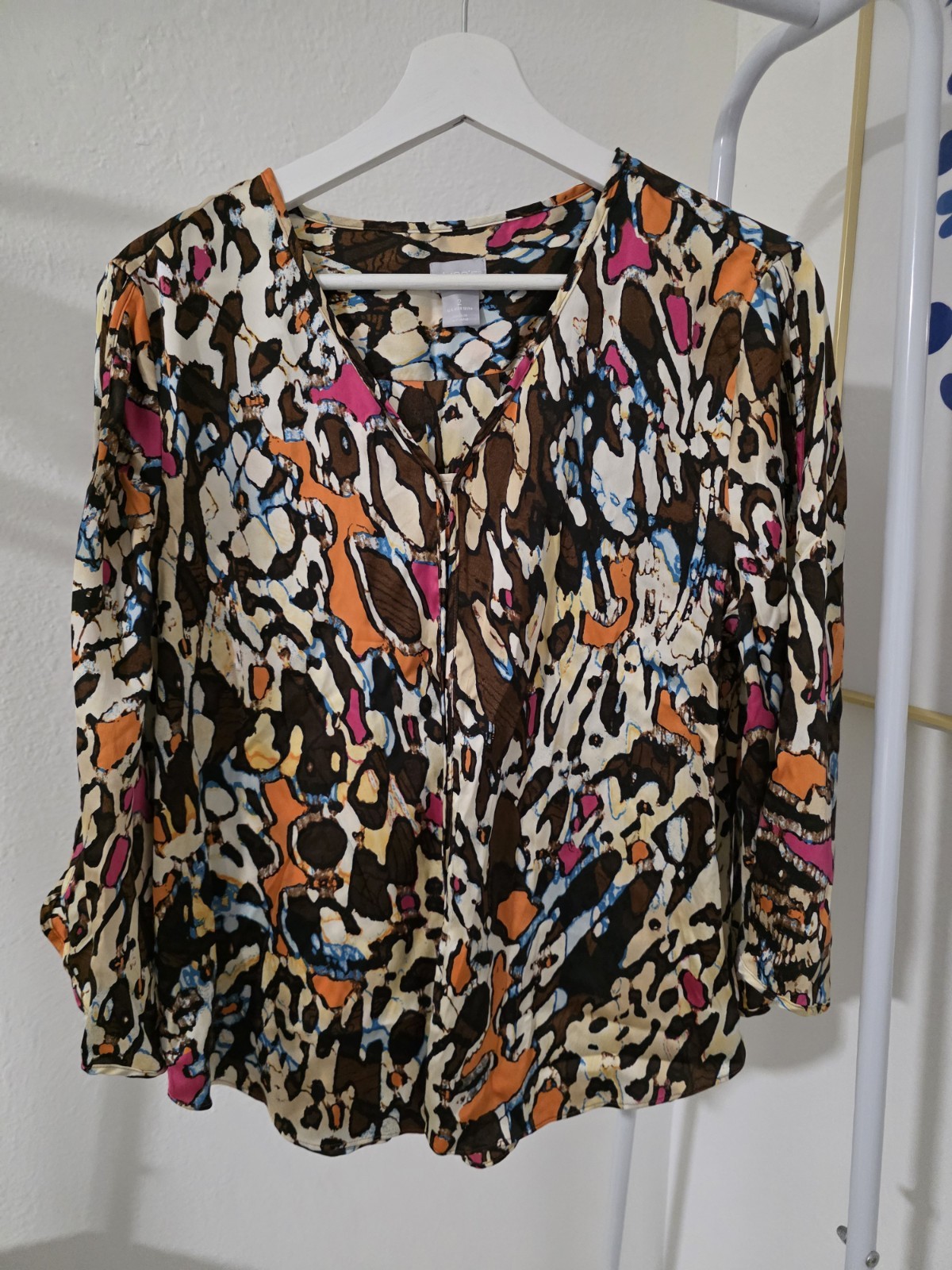 Chico\'s Multicolor Animal Print V-Neck Ruched 3/4 Sleeve Blouse Size 2 Chico\'s Multicolor Animal Print V-Neck Ruched 3/4 Sleeve Blouse Size 2