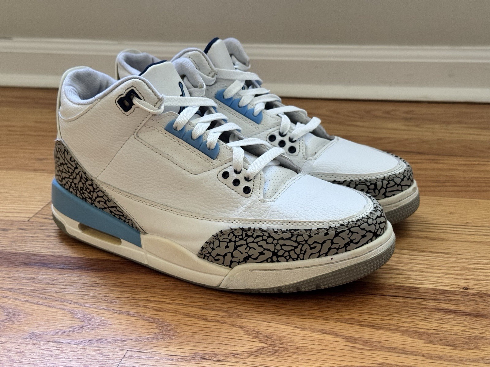 Size 13 - Jordan 3 Retro Mid UNC CT8532-104 Size 13 - Jordan 3 Retro Mid UNC CT8532-104