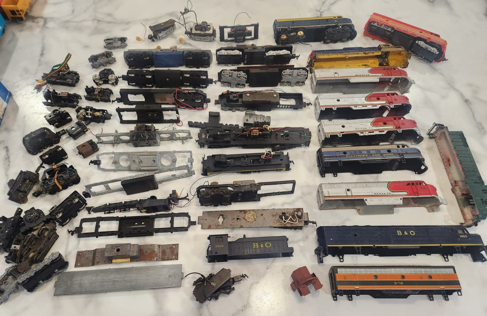 HO Scale Train Desiel Engines Lot Junkyard Salvage Parts Broken HO Scale Train Desiel Engines Lot Junkyard Salvage Parts Broken