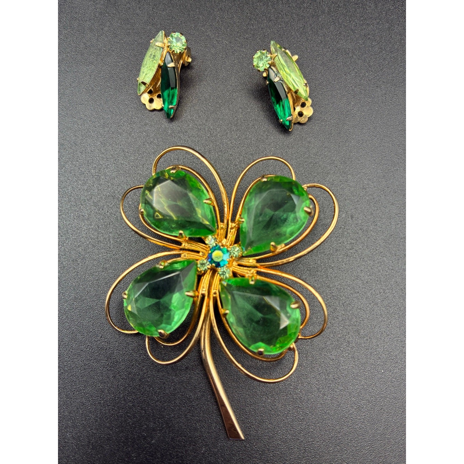 Vintage Weiss Green Glass Clover Brooch Clip Earrings Demi Parure 1950s