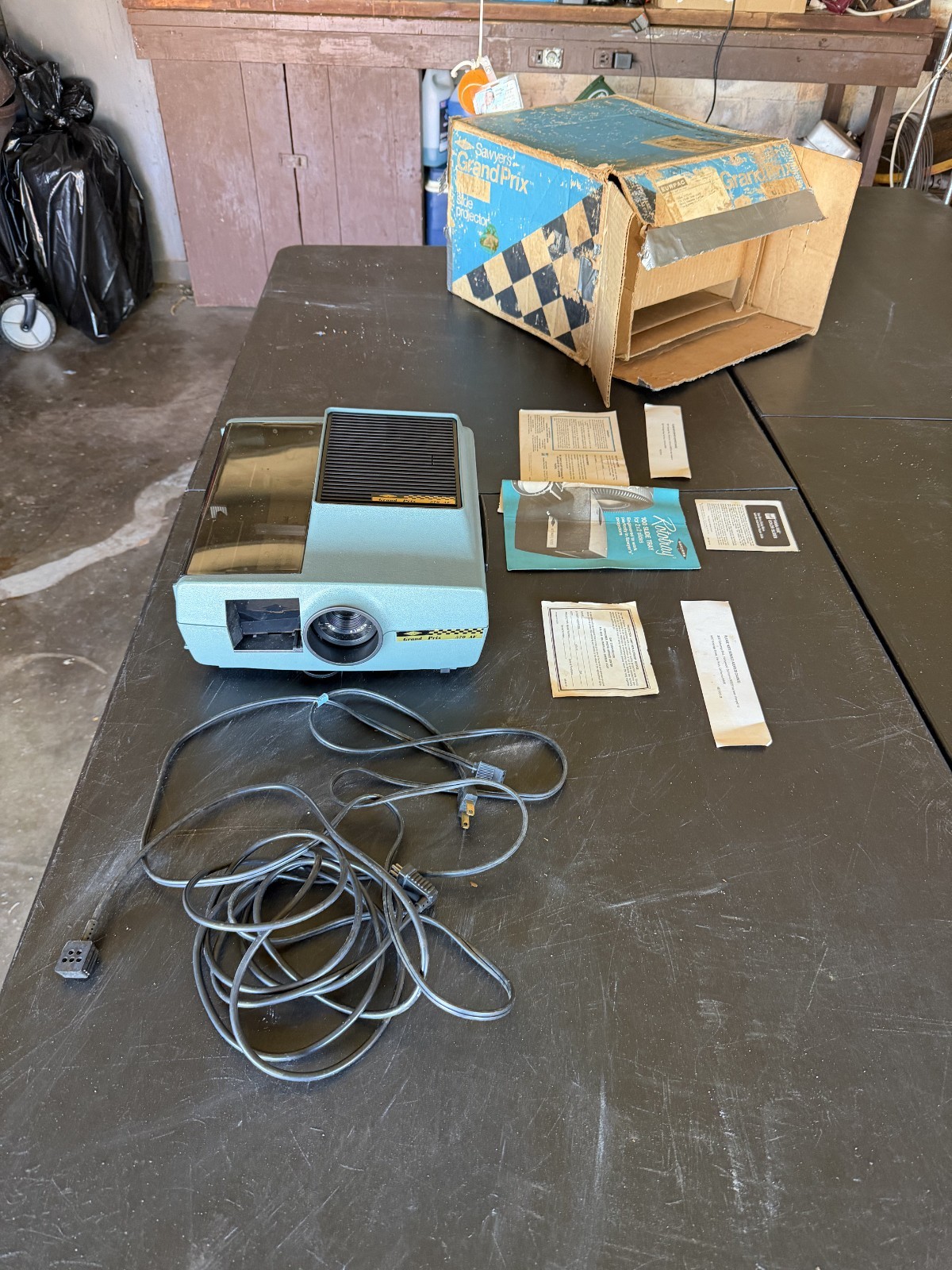 Vintage Sawyers Grand Prix 570 AF 35mm Slide Projector Teal Blue Mid-Century Vintage Sawyers Grand Prix 570 AF 35mm Slide Projector Teal Blue Mid-Century