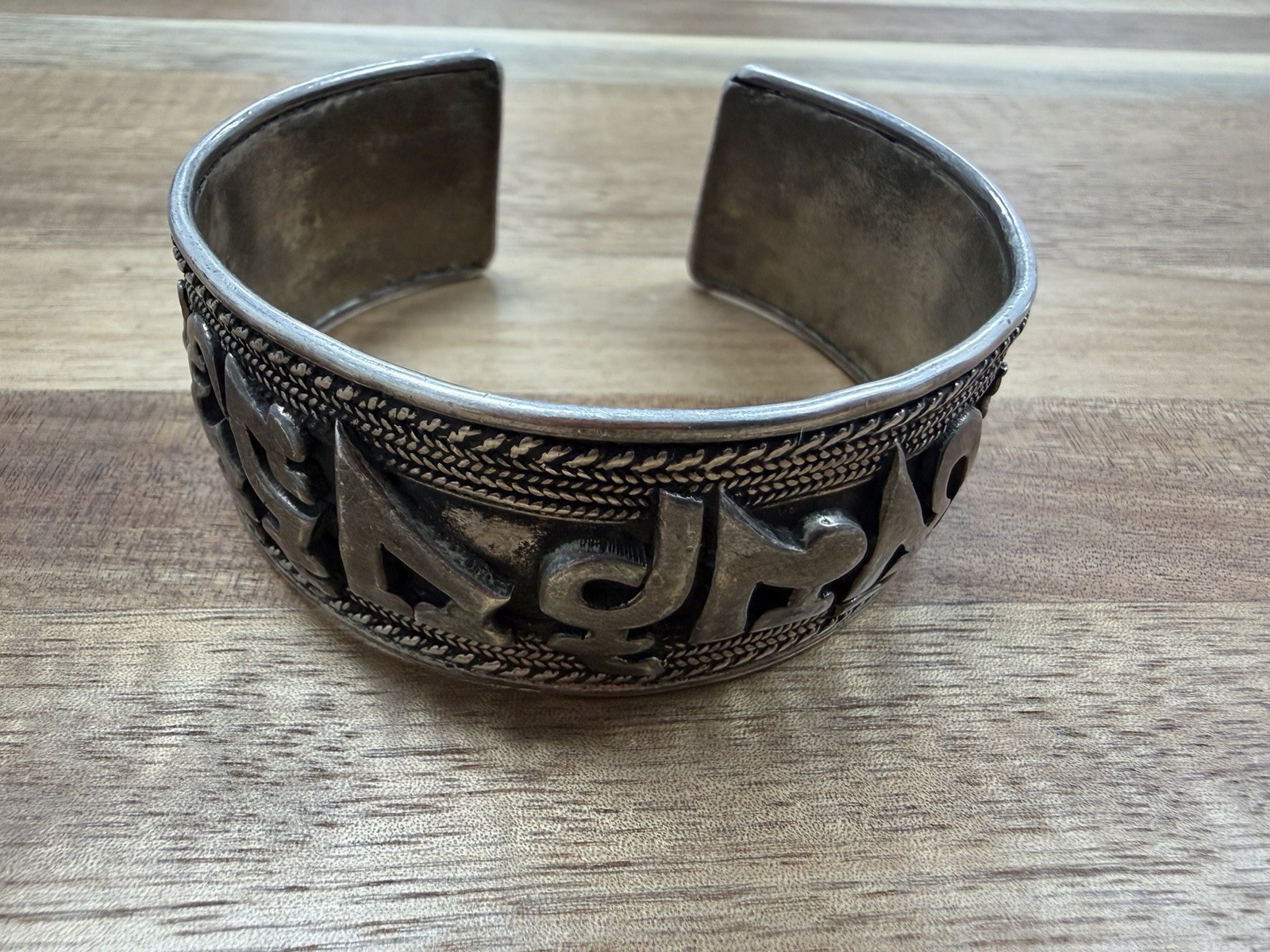 Rare Vintage 925 Sterling Silver Tibetan Mantra Cuff Bracelet, Om Mani L415 Rare Vintage 925 Sterling Silver Tibetan Mantra Cuff Bracelet, Om Mani L415