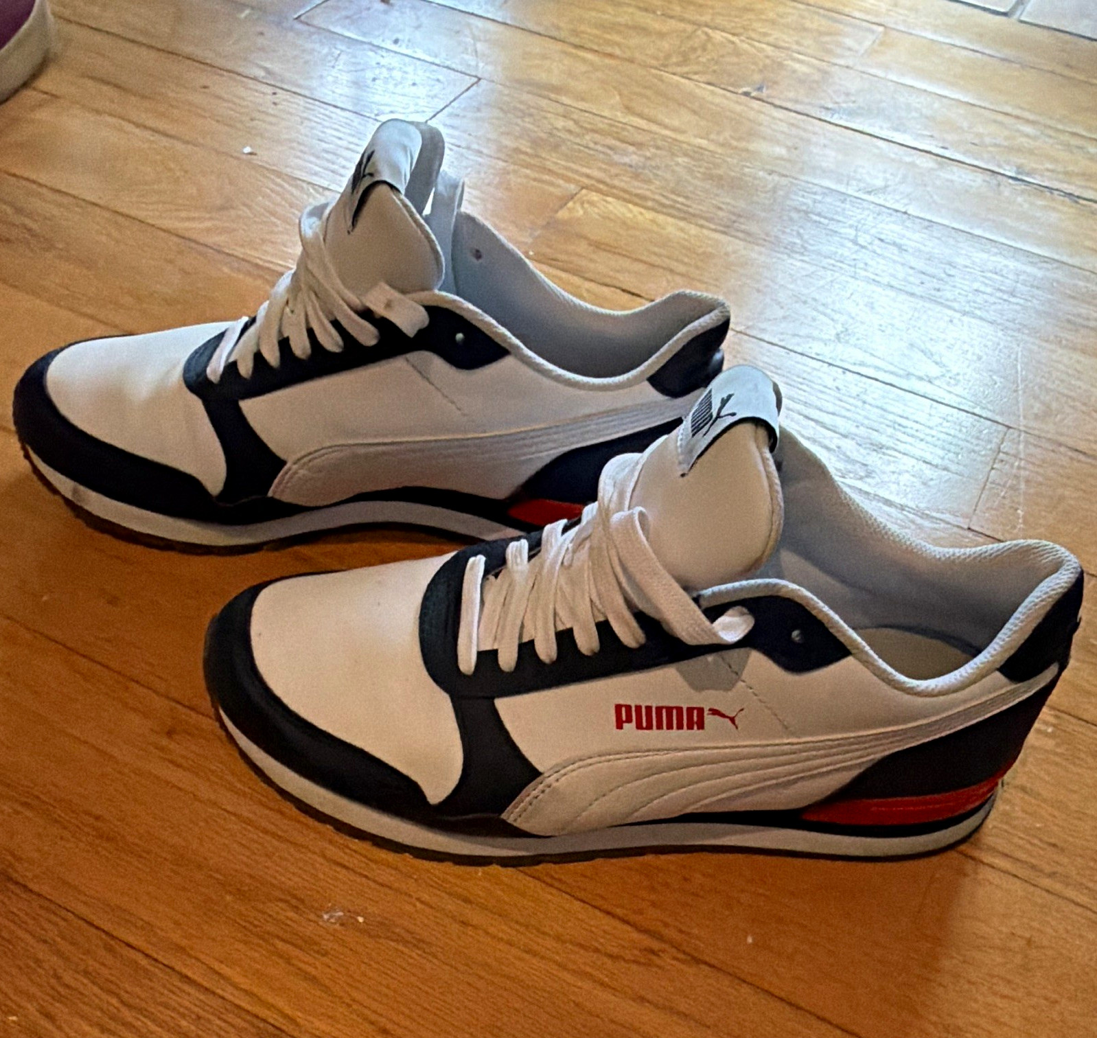 PUMA Men’s White/Black/Red Low Top Lace-Up Sneakers Pre-Owned
