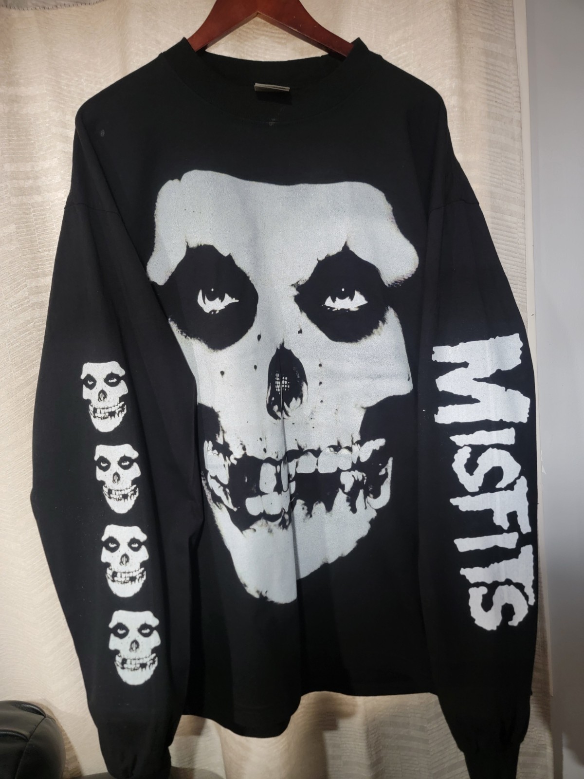 MISFITS LONG SLEEVE ON PREMIUM HEAVYWEIGHT MISFITS LONG SLEEVE ON PREMIUM HEAVYWEIGHT