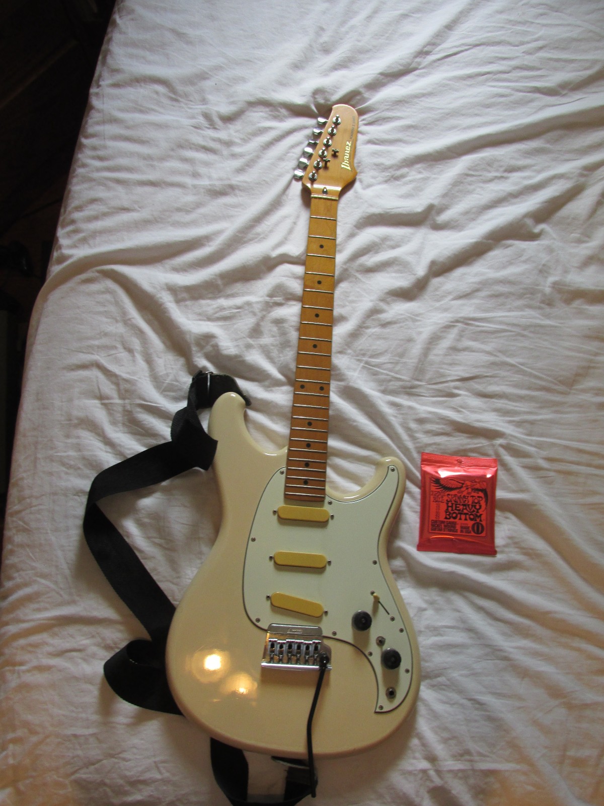 Ibanez Roadstar II Electric Guitar Cream/White Vintage MIJ Made in Japan