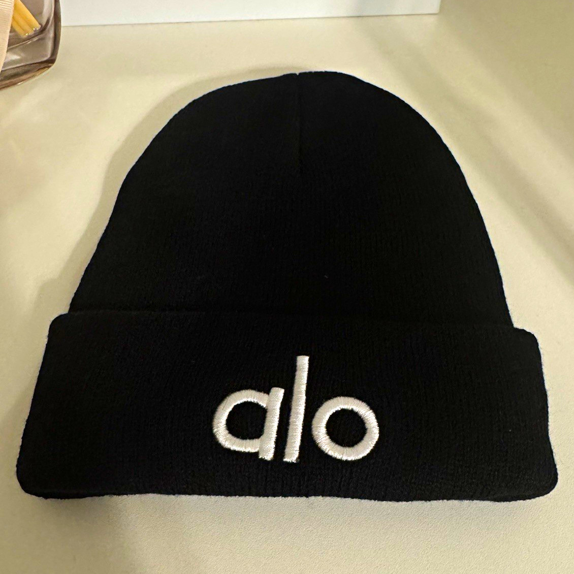 alo Black Solid Beanie Hat One Size Unisex Adults w/ White Logo