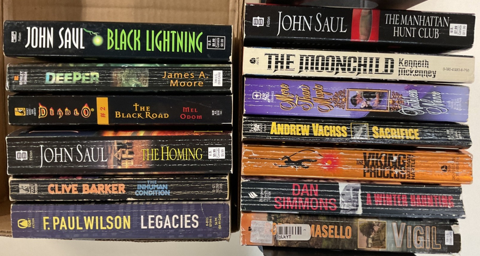Horror PB lot of 13 John Saul Clive Barker Dan Simmons Robert Massello