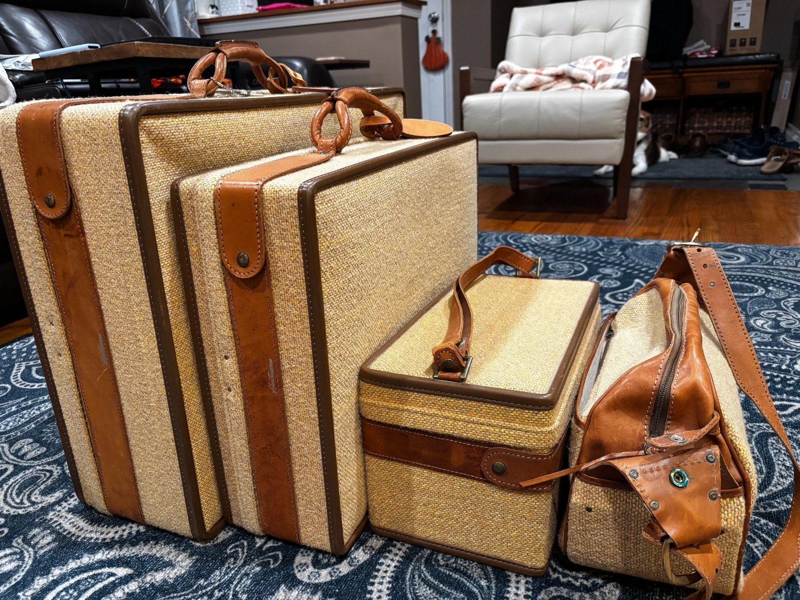 Vintage Original 4 piece Hartmann Gold Tweed Suitcase Luggage set MCM 1969 Vintage Original 4 piece Hartmann Gold Tweed Suitcase Luggage set MCM 1969