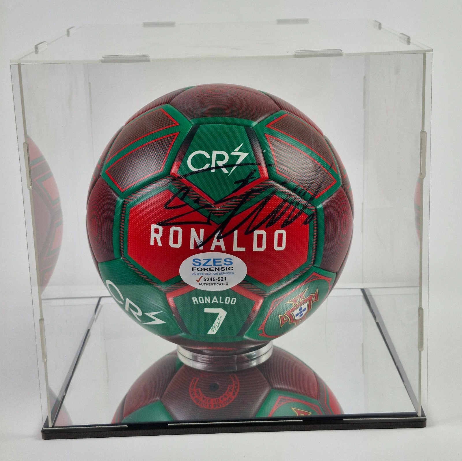 Cristiano Ronaldo Hand Signed W/COA+Free shipping+acrylic cube