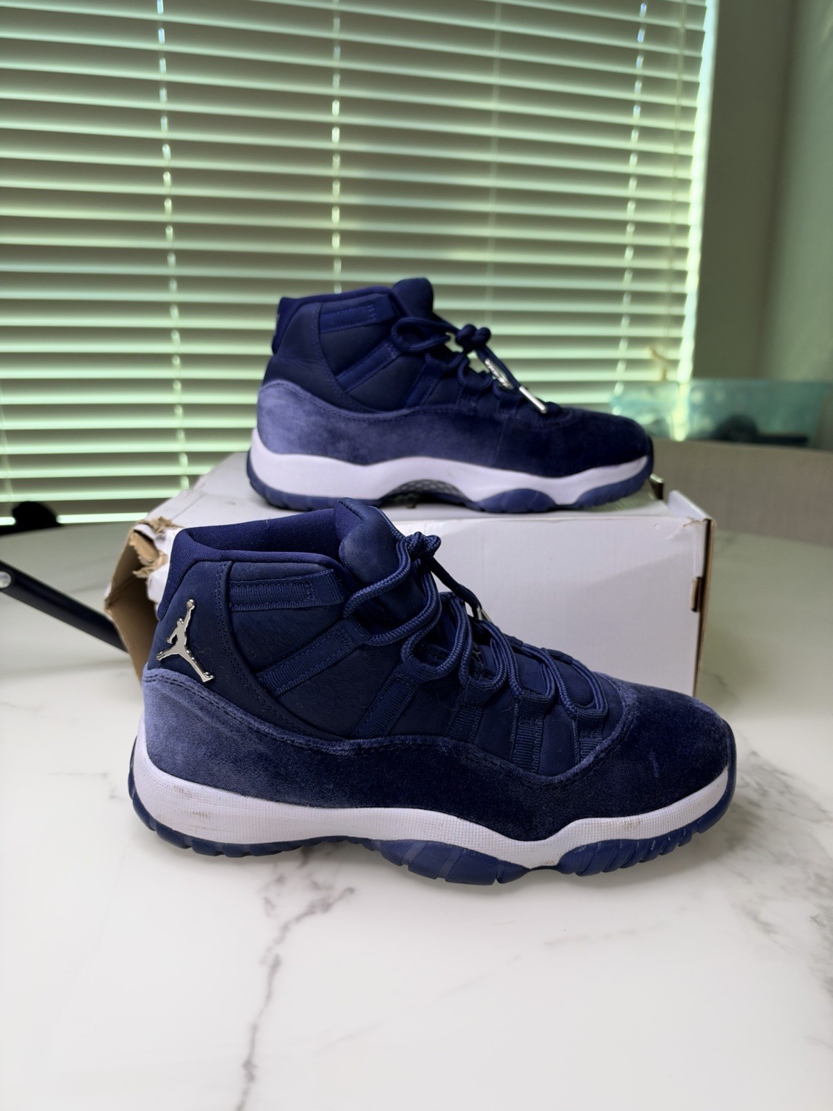 Nike Air Jordan 11 Retro Midnight Navy Velvet Shoes AR0715-441 Women’s Size 7 Nike Air Jordan 11 Retro Midnight Navy Velvet Shoes AR0715-441 Women’s Size 7